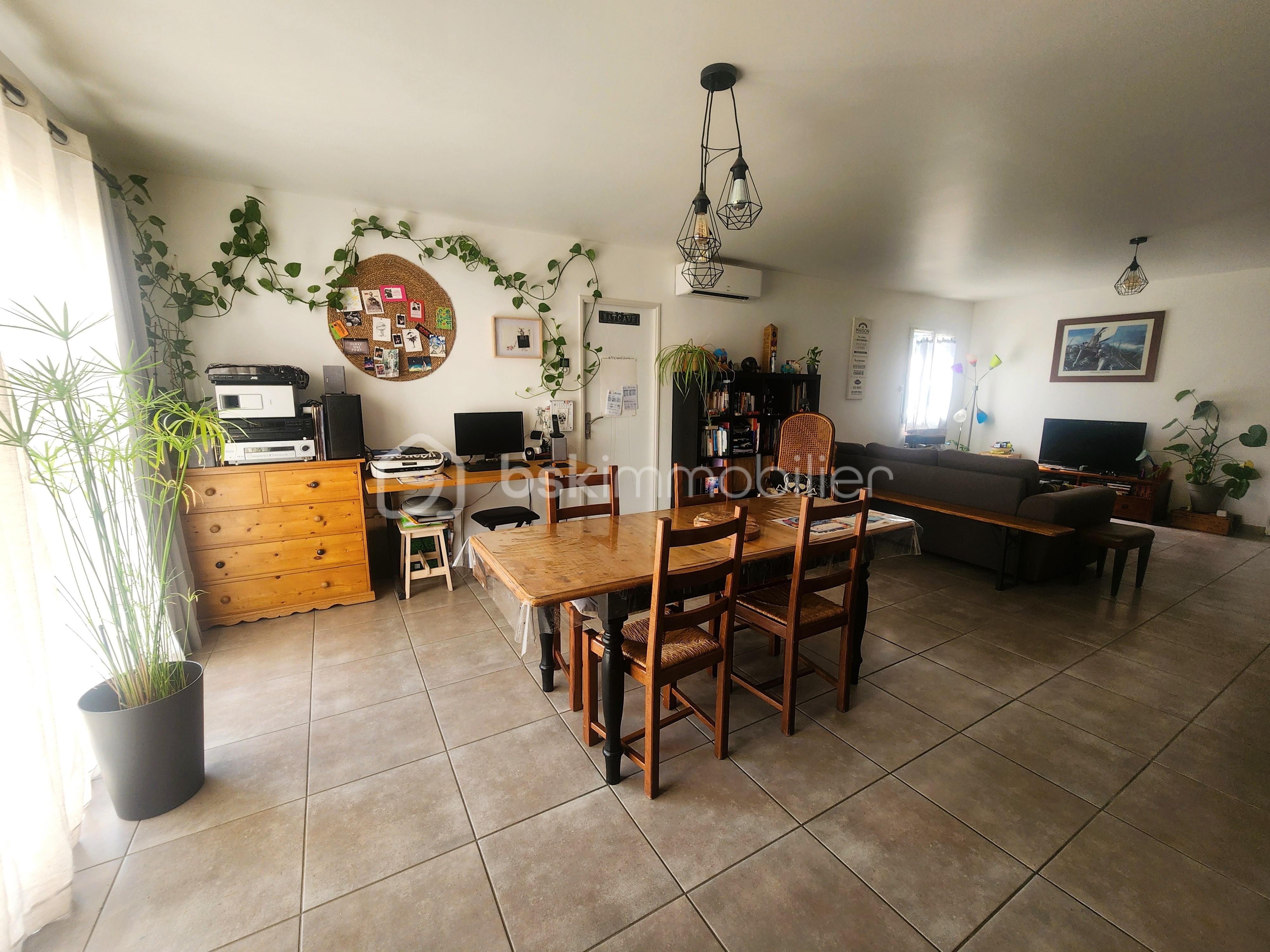Maison traditionnelle de 90 m² - Salle à manger vue salon.jpg