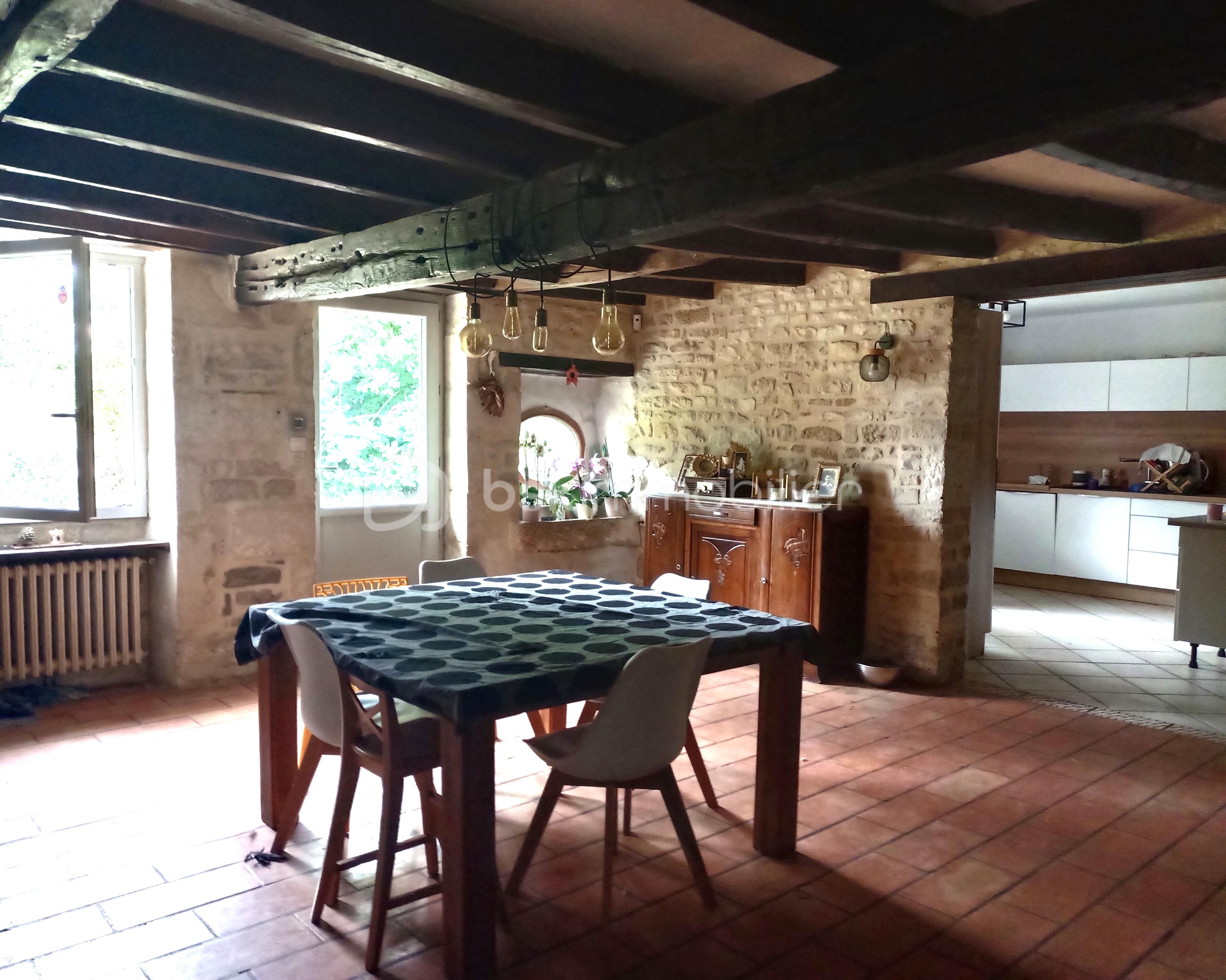 Maison en pierre de 224 m² - salon1.jpg