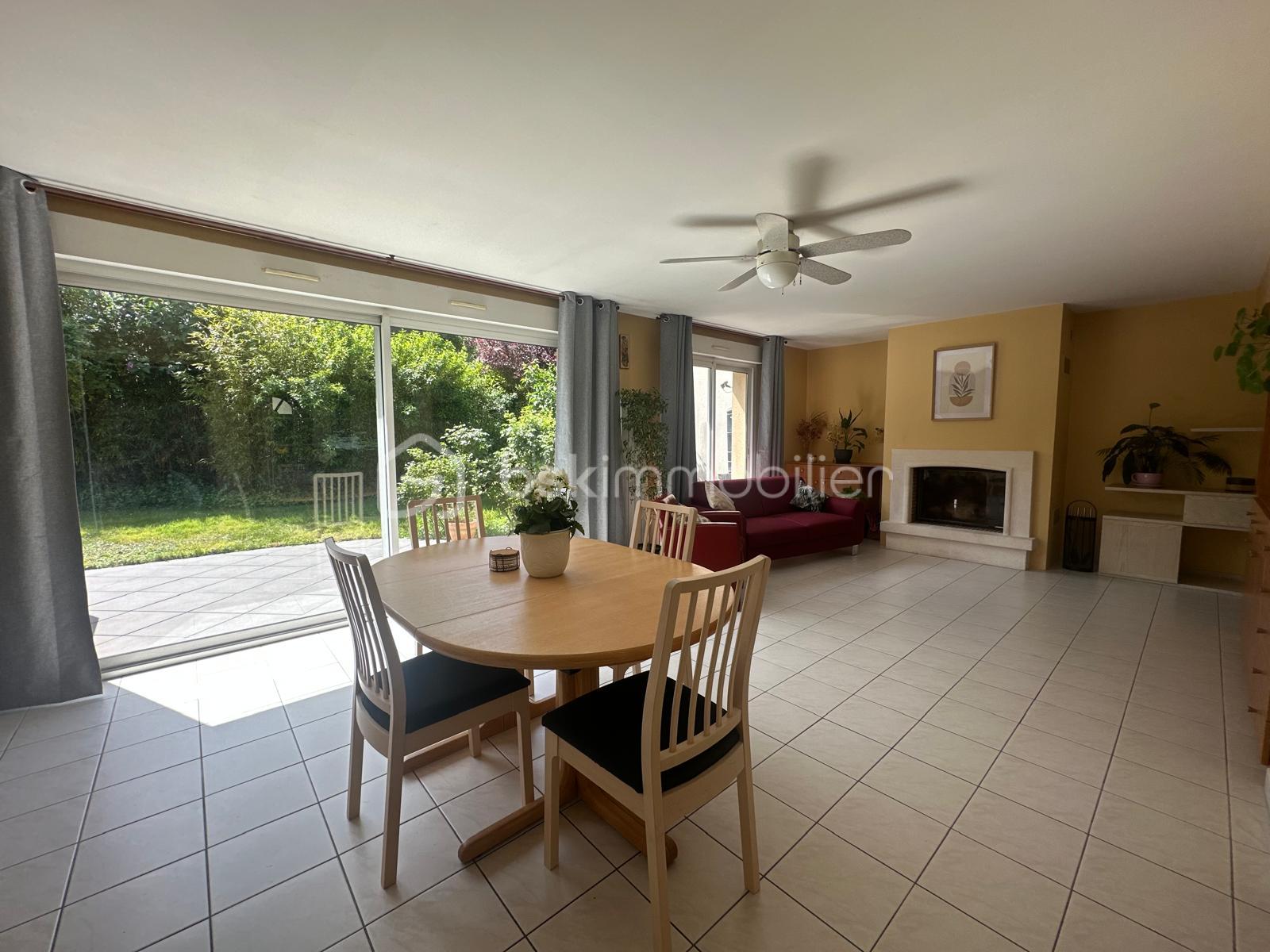 Maison traditionnelle de 154,86 m² - JyC1qPWhZxs9nXmvYJgKxI5zeknPGxj4lblC2BcF.jpg