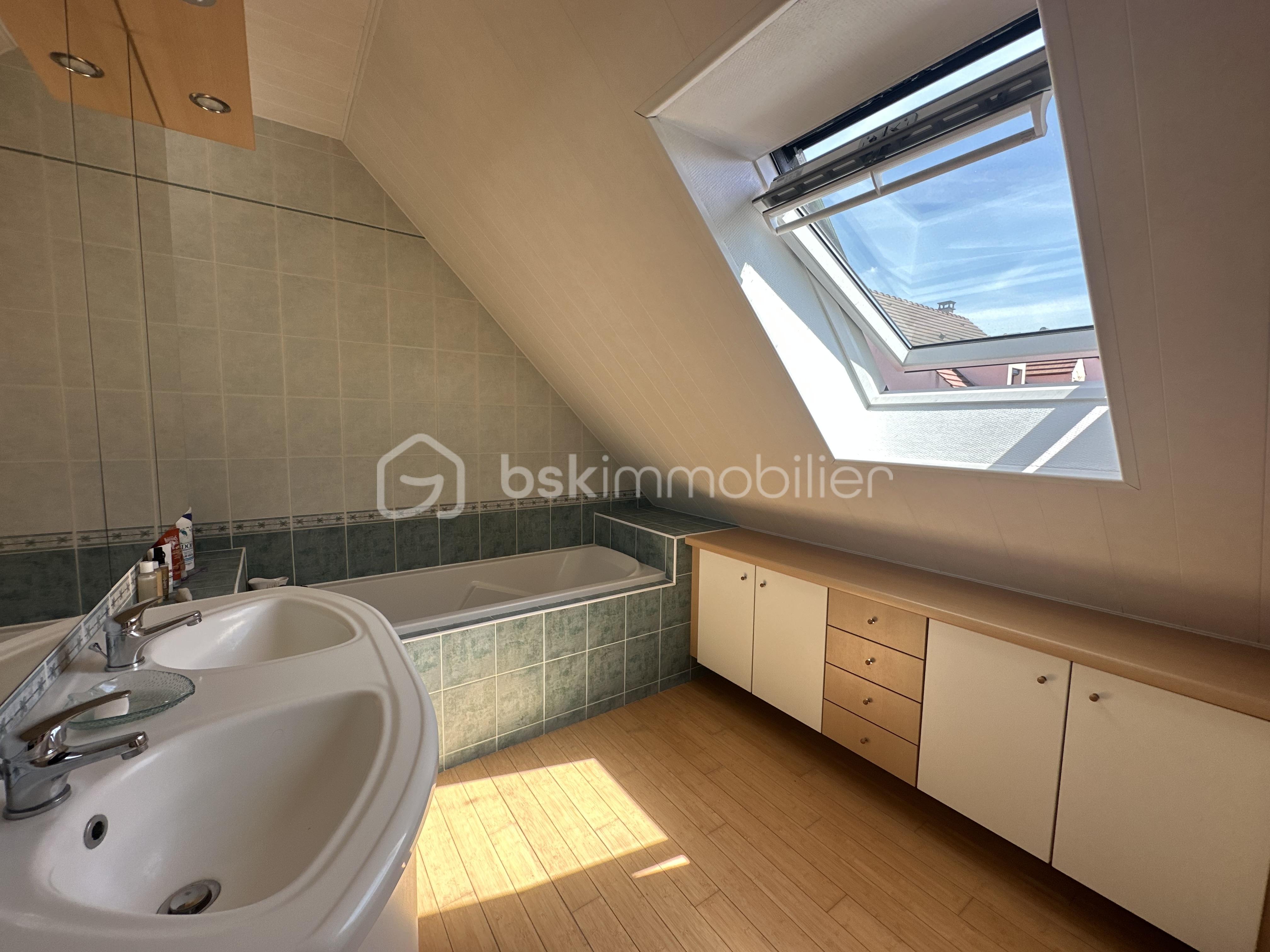 Maison traditionnelle de 154,86 m² - xTMCa6B1issYybecnhIkdWoMsGXLLD9hbOJ1d09N.jpg
