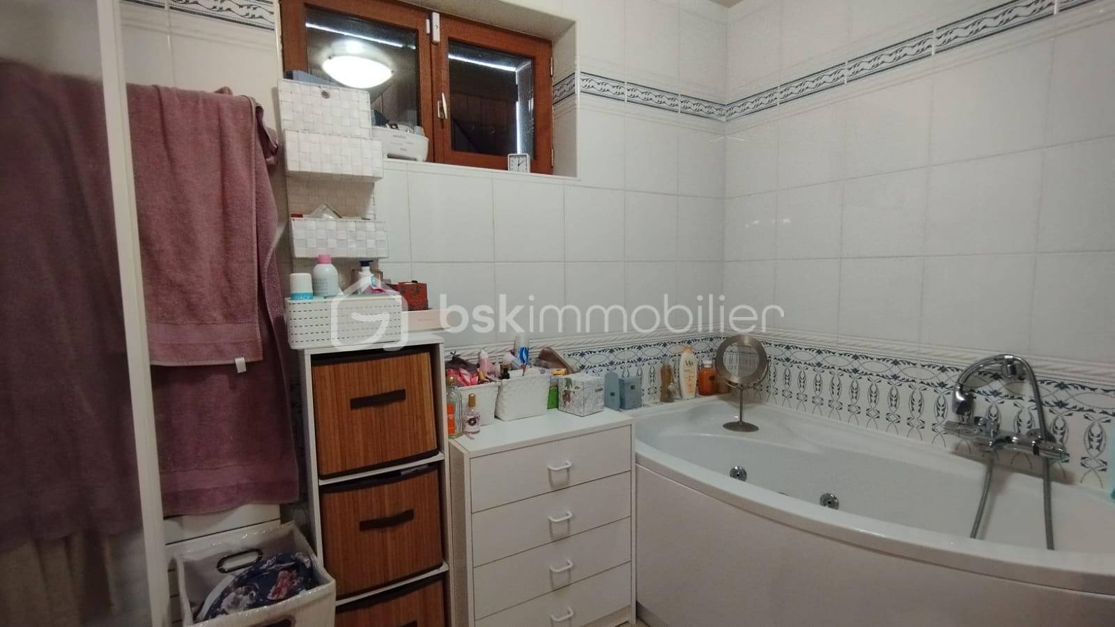 Maison de 143 m² - b1GoEbhymWFQhPpqVxHwqFLKkDEyyk6FeloYPRDE.jpg
