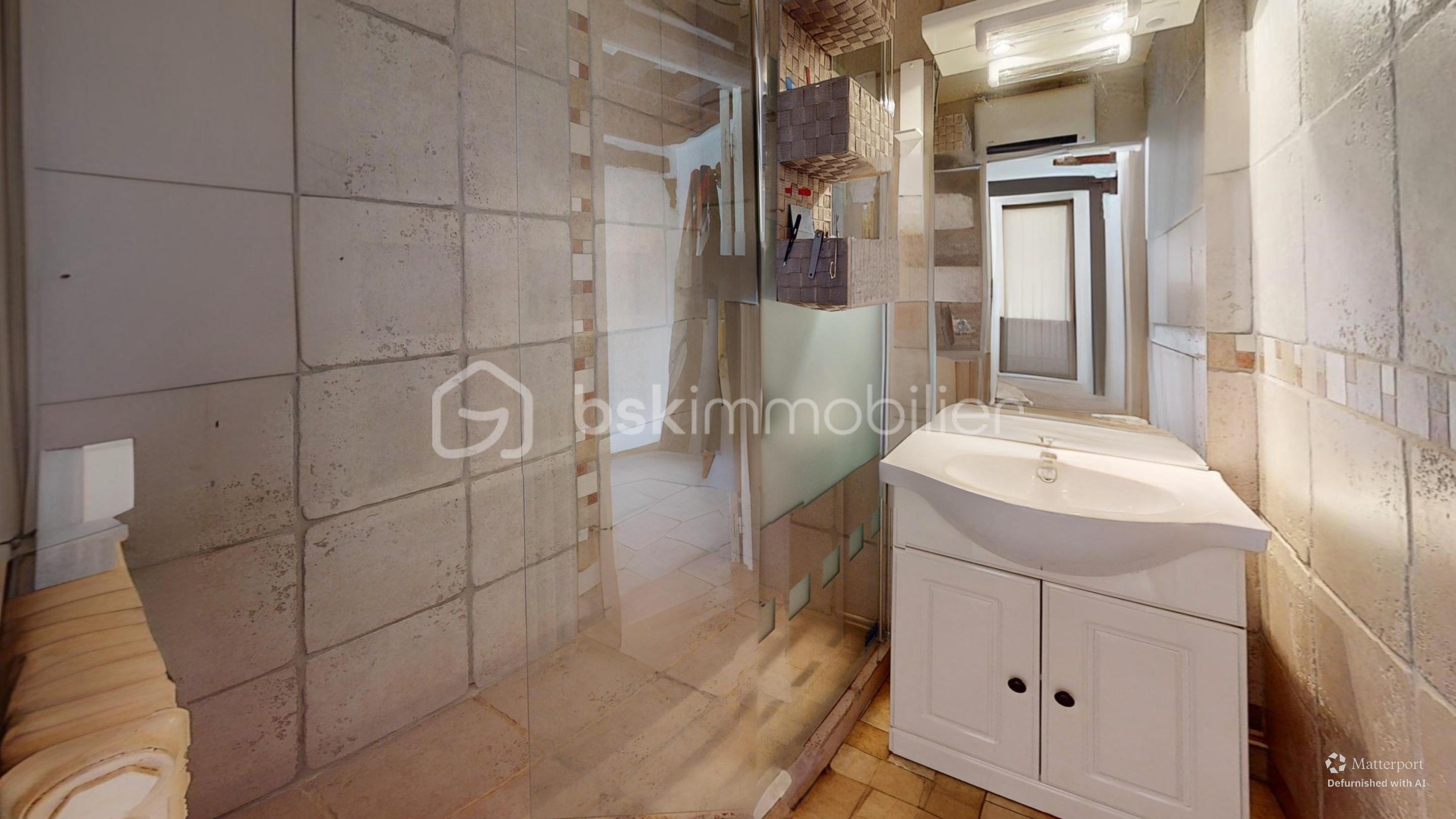 Maison de 100 m² - Longere-Bathroom-Defurnished.jpg