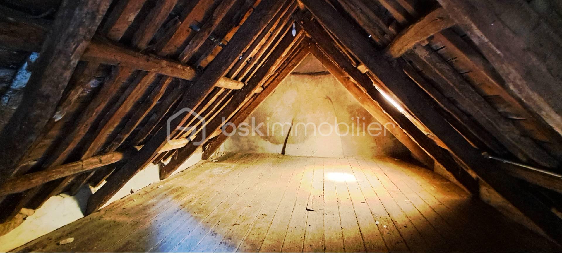 Maison en pierre de 135 m² - grenier.jpg