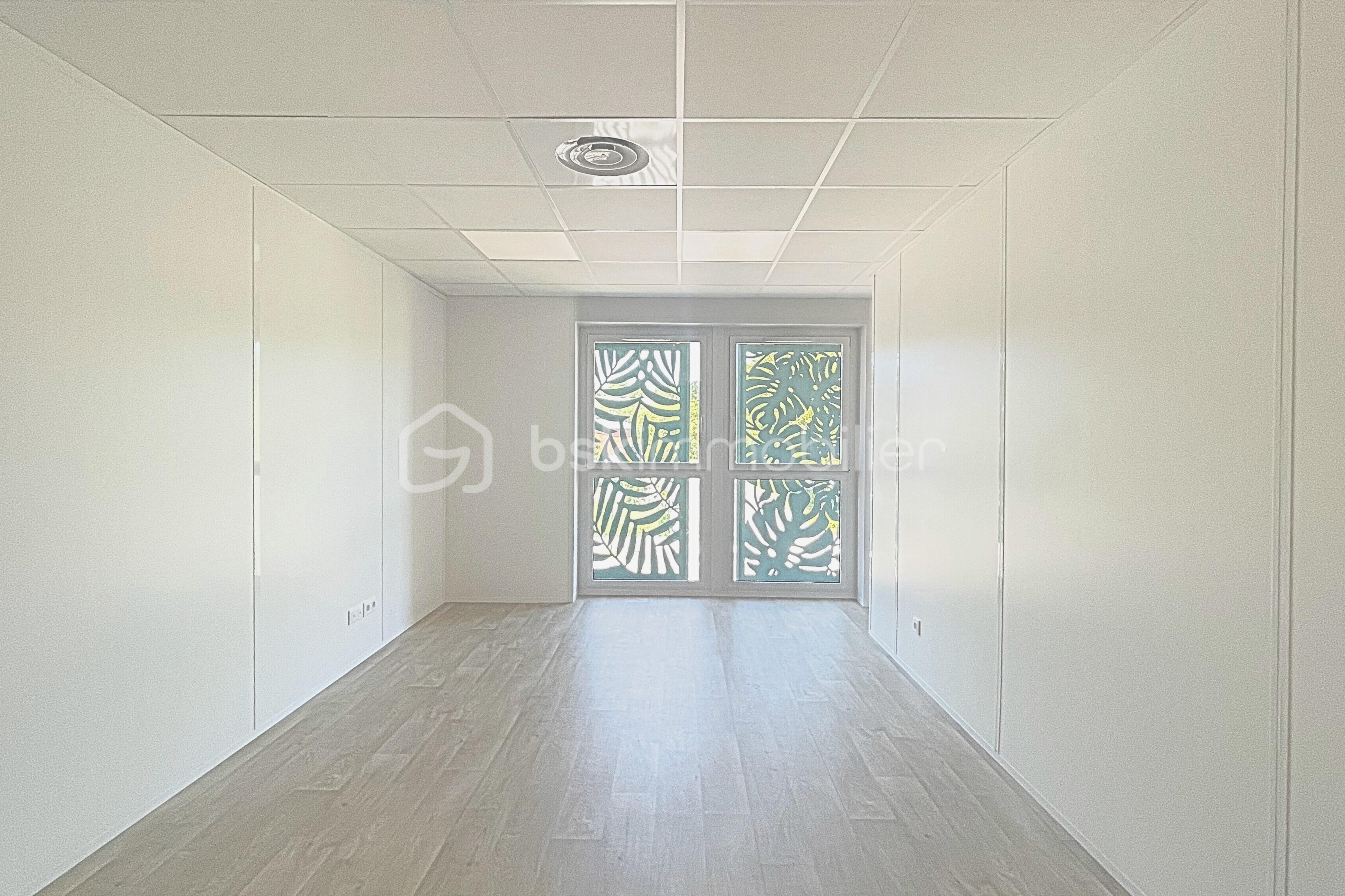 Local d activites de 19,25 m²