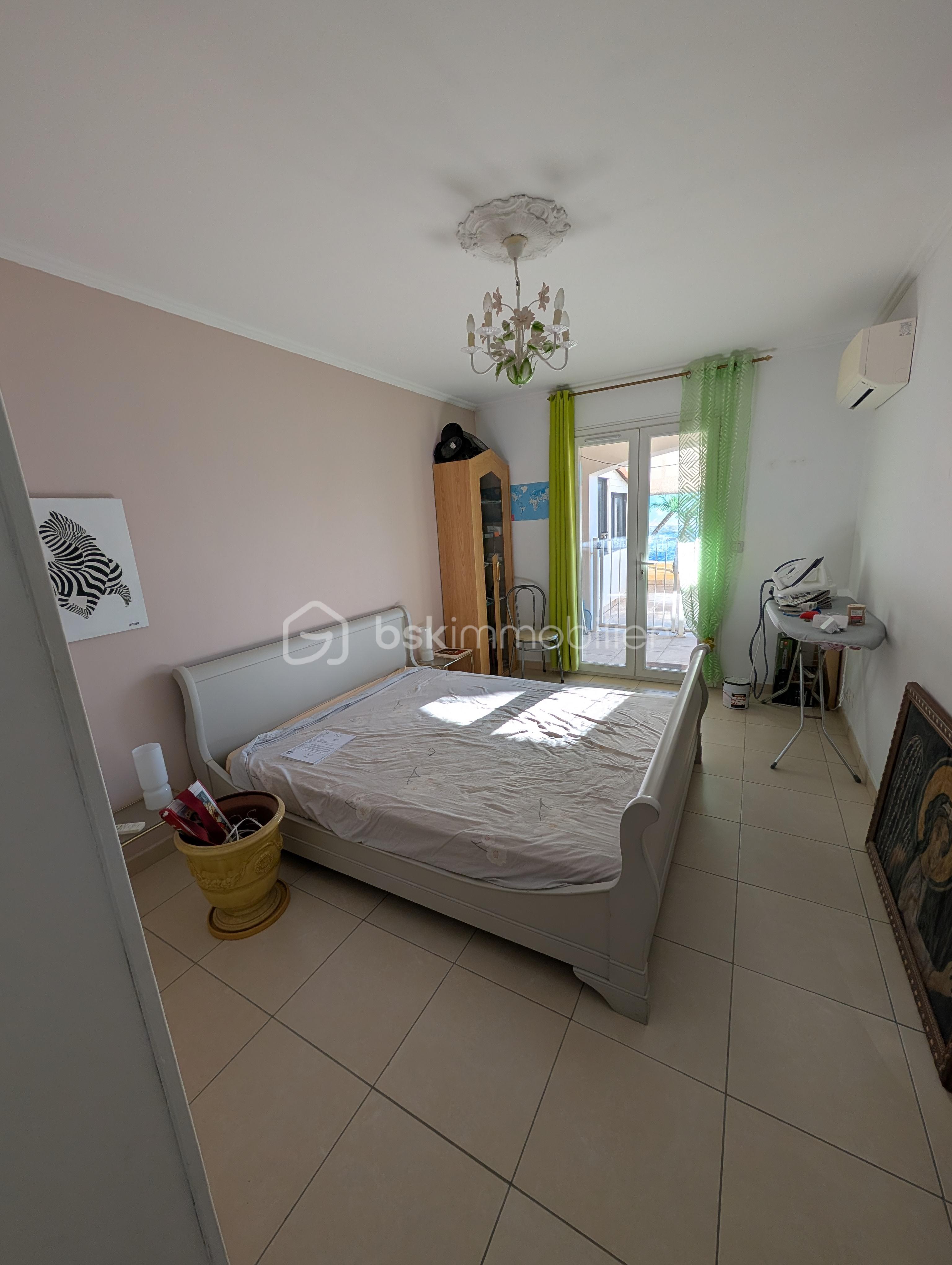 Maison de 210 m² - Chambre rez-de-chaussée (2).jpg