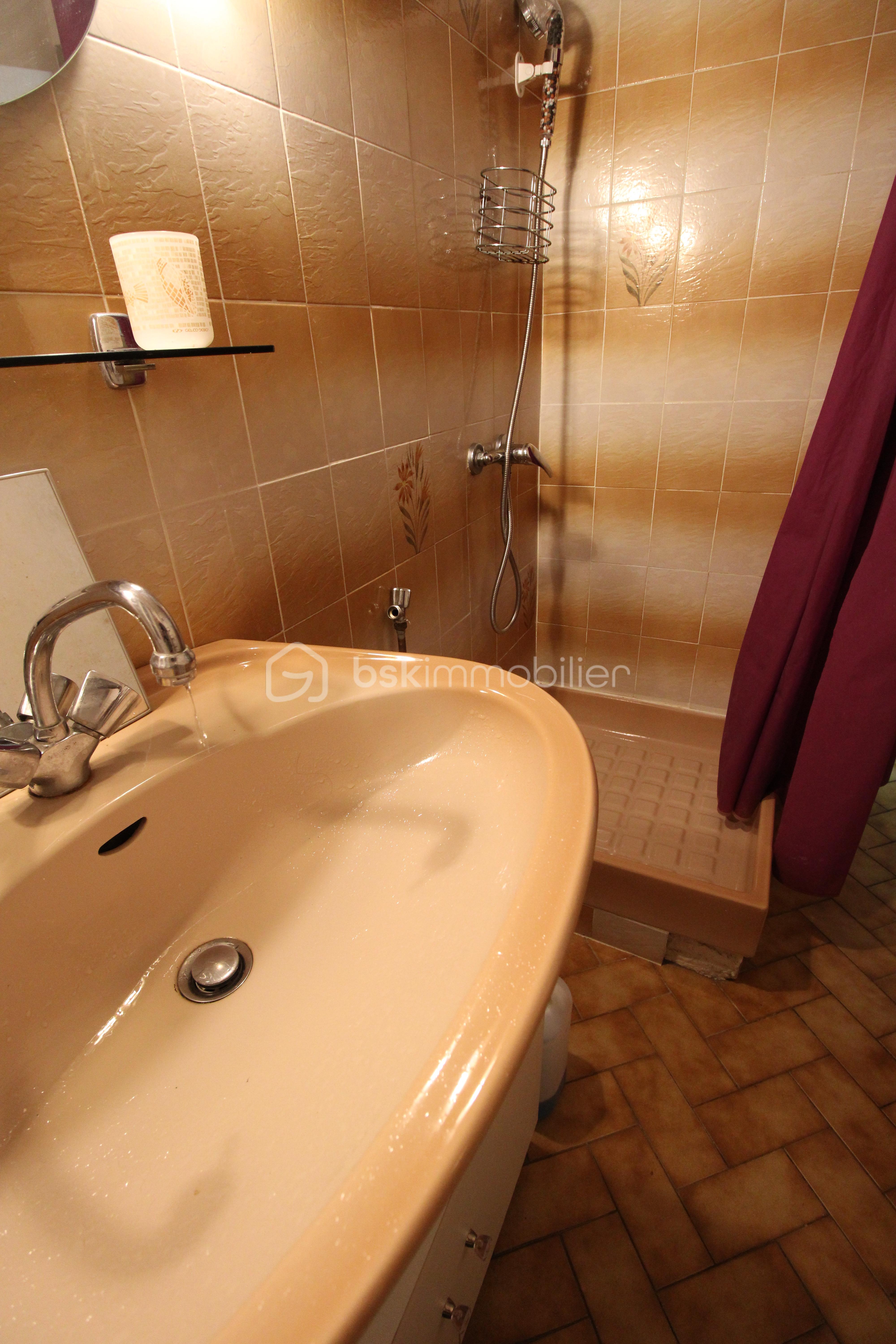 Appartement de 40 m² - demo-tour-10-main-street_00010.jpeg