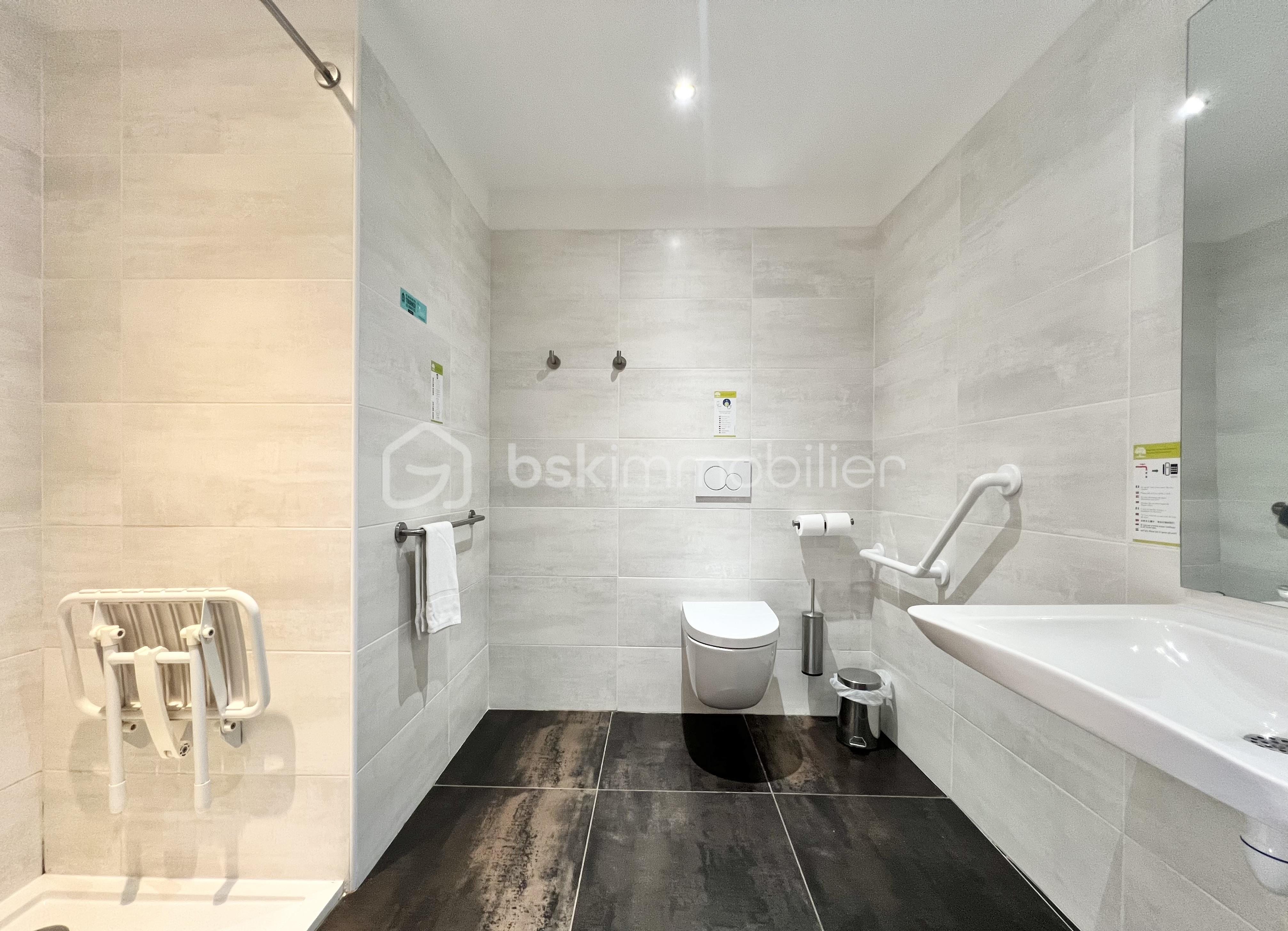 Local d'activités de 1 300 m² - IMG_2050.jpg