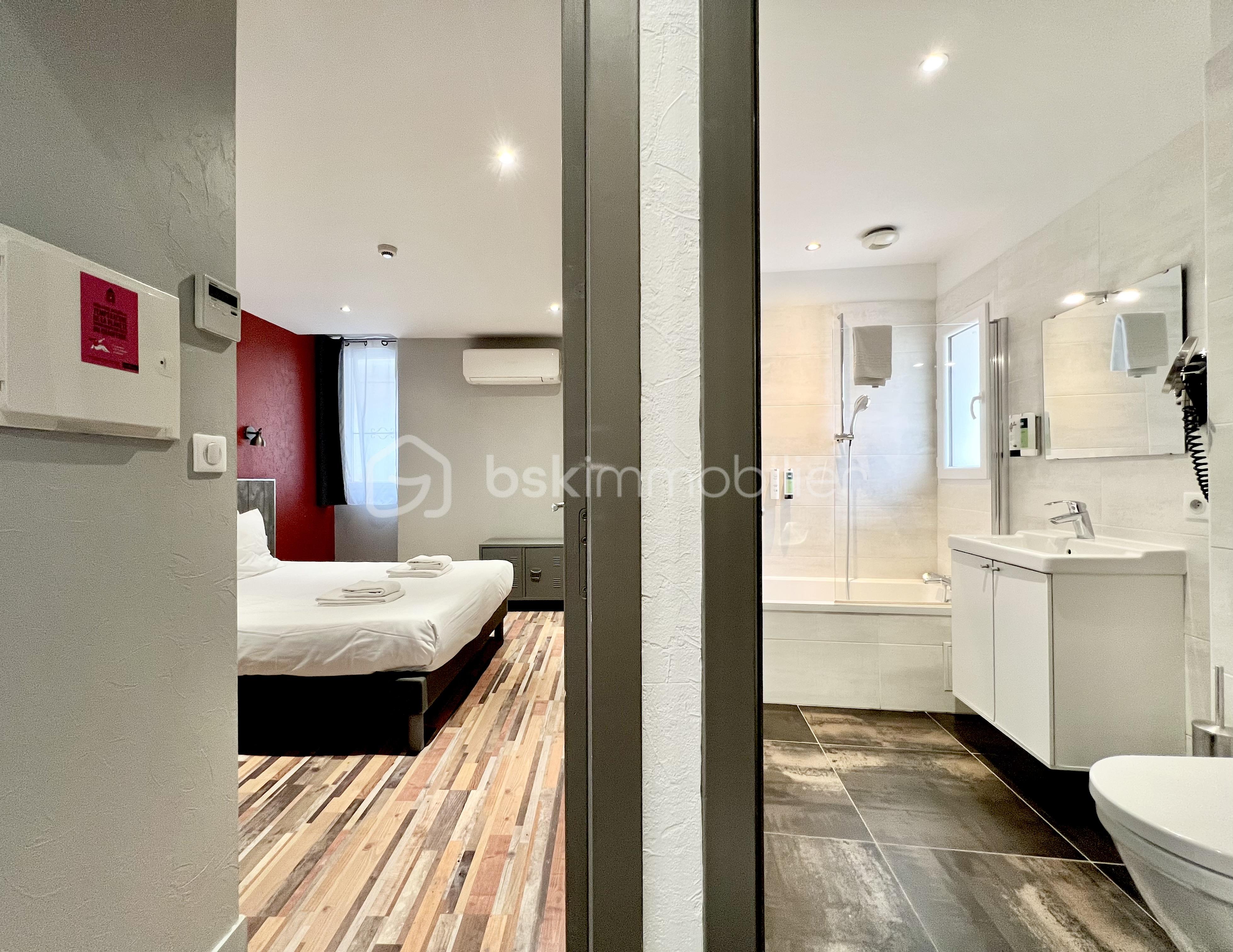 Local d'activités de 1 300 m² - IMG_2031.jpg