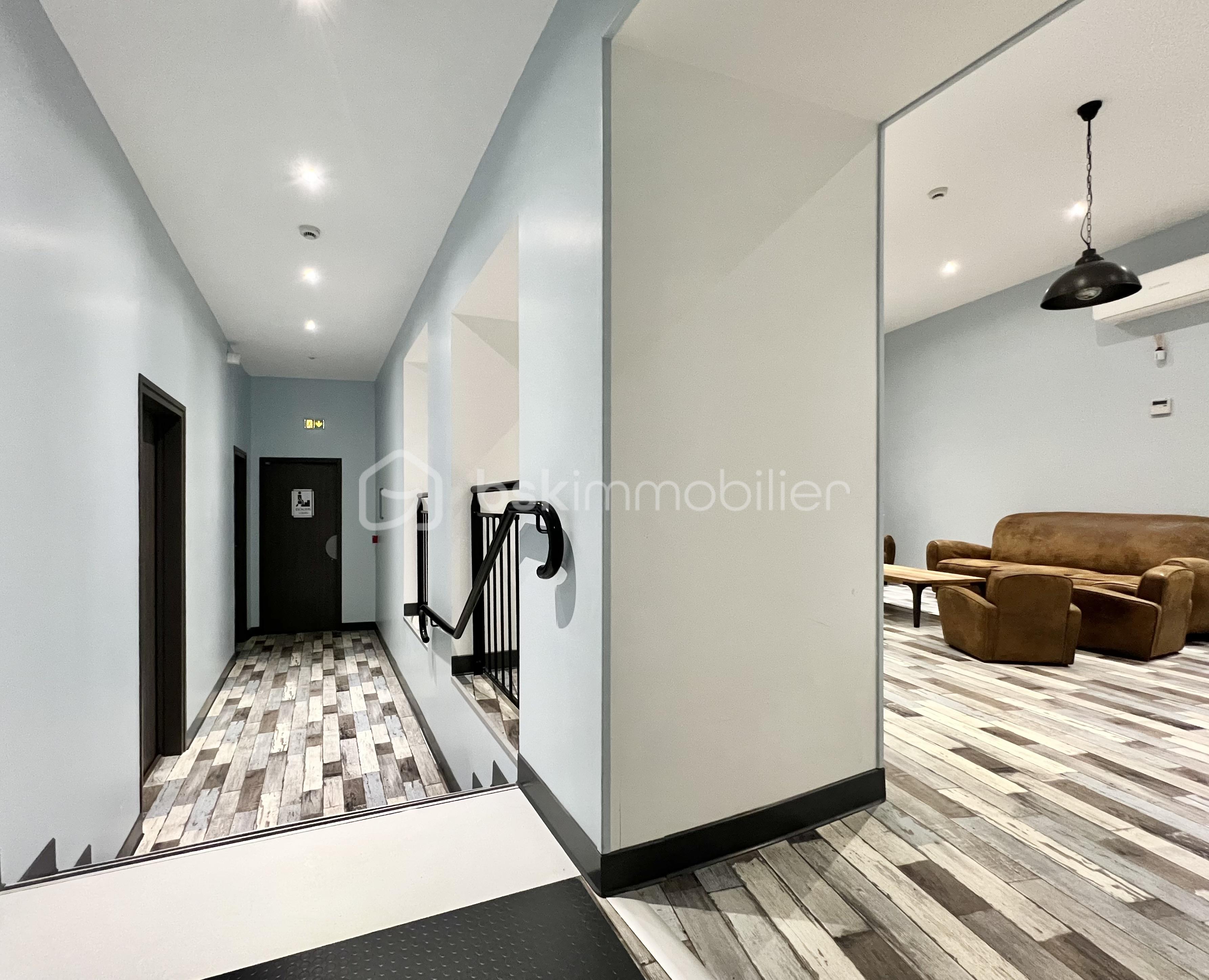 Local d'activités de 1 300 m² - IMG_2024.jpg