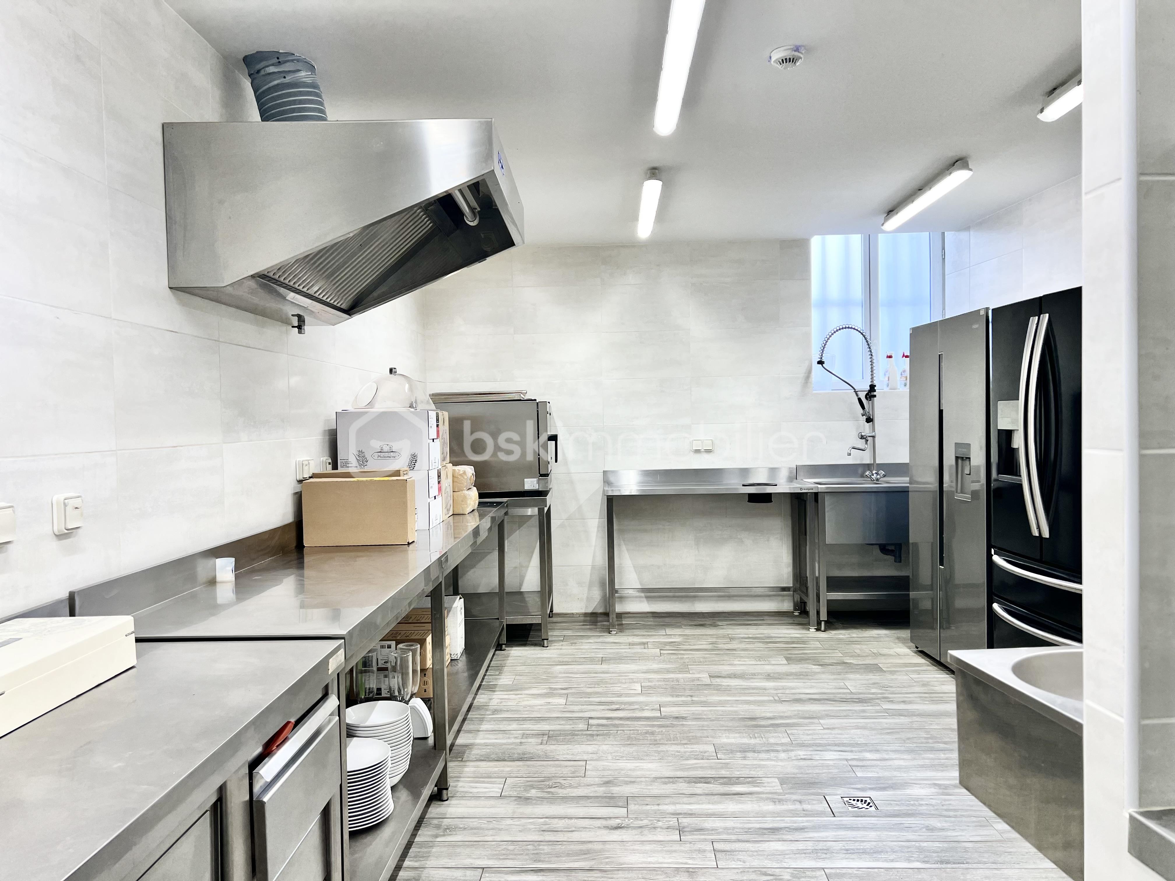 Local d'activités de 1 300 m² - IMG_1958.jpg