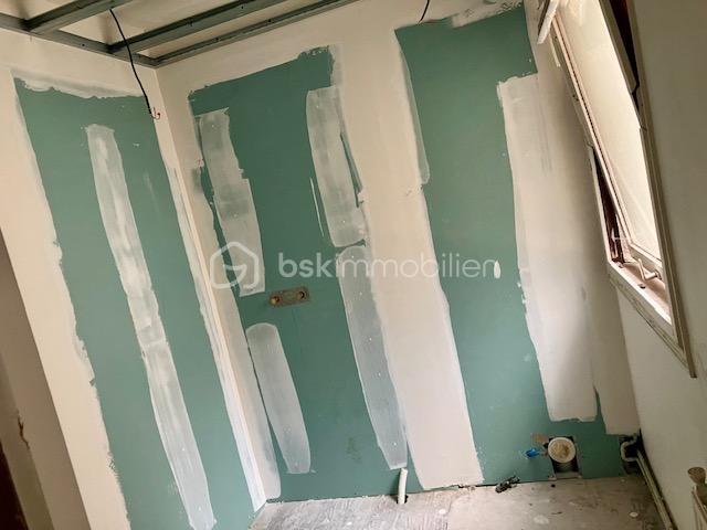 Appartement de 63 m² - sarfati salle d'eau étage 1 cour.jpg