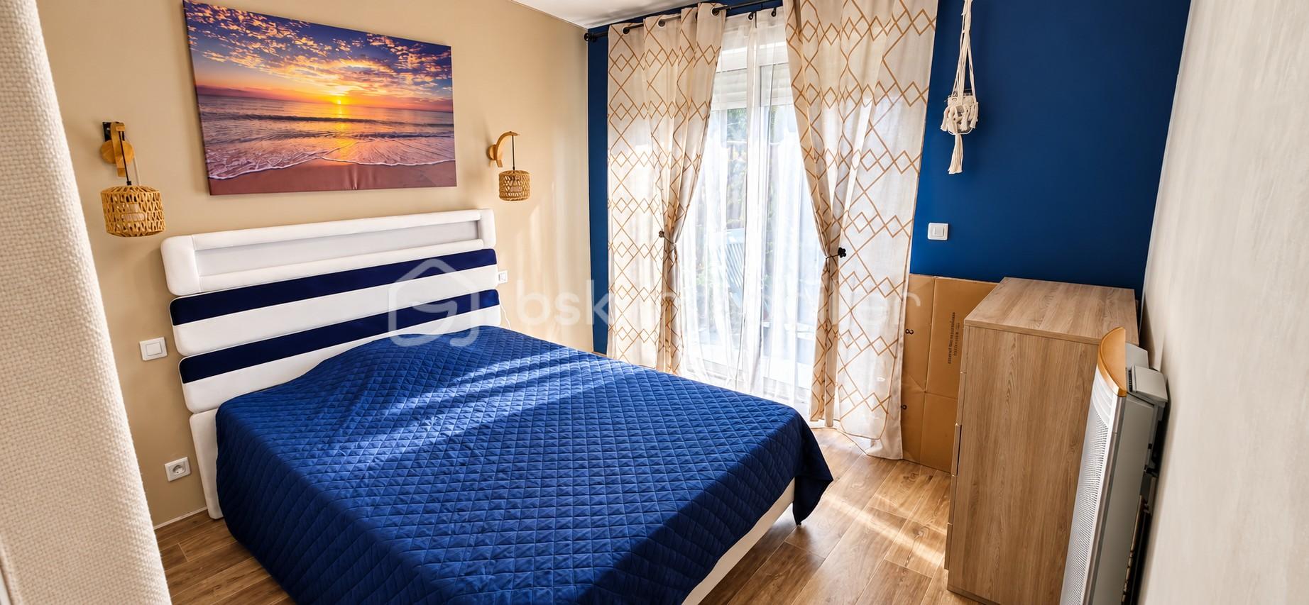 Chambre côtière baignée de lumière.jpg