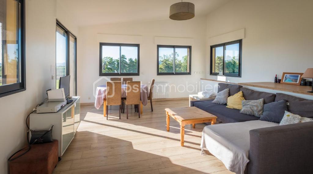 Maison de 82 m² - SALON SALLE A MANGER 2.jpg