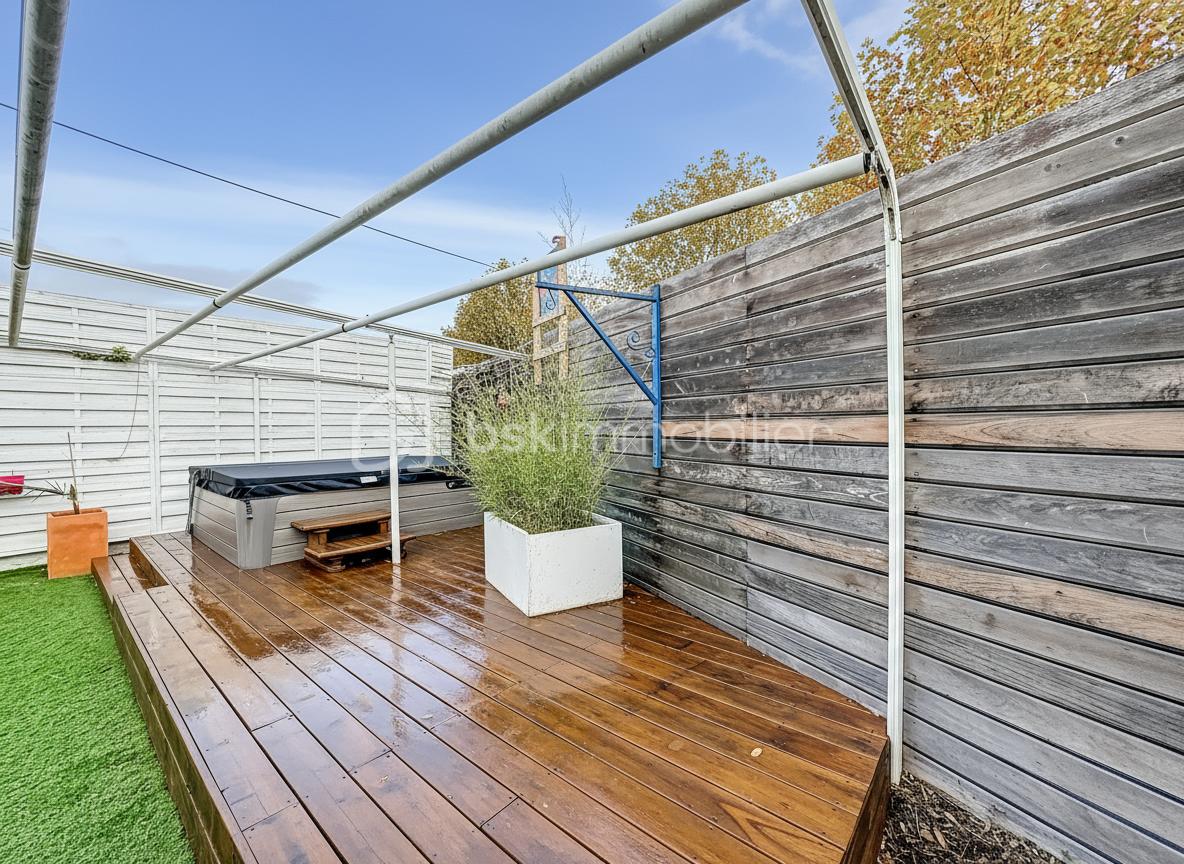 Maison de 162 m² - generated_2025-11-01T21_32_02.102.jpg