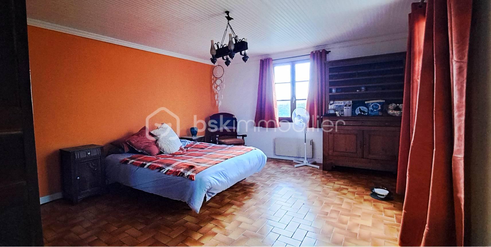 Corps de ferme de 80 m² - chambre 1.jpg