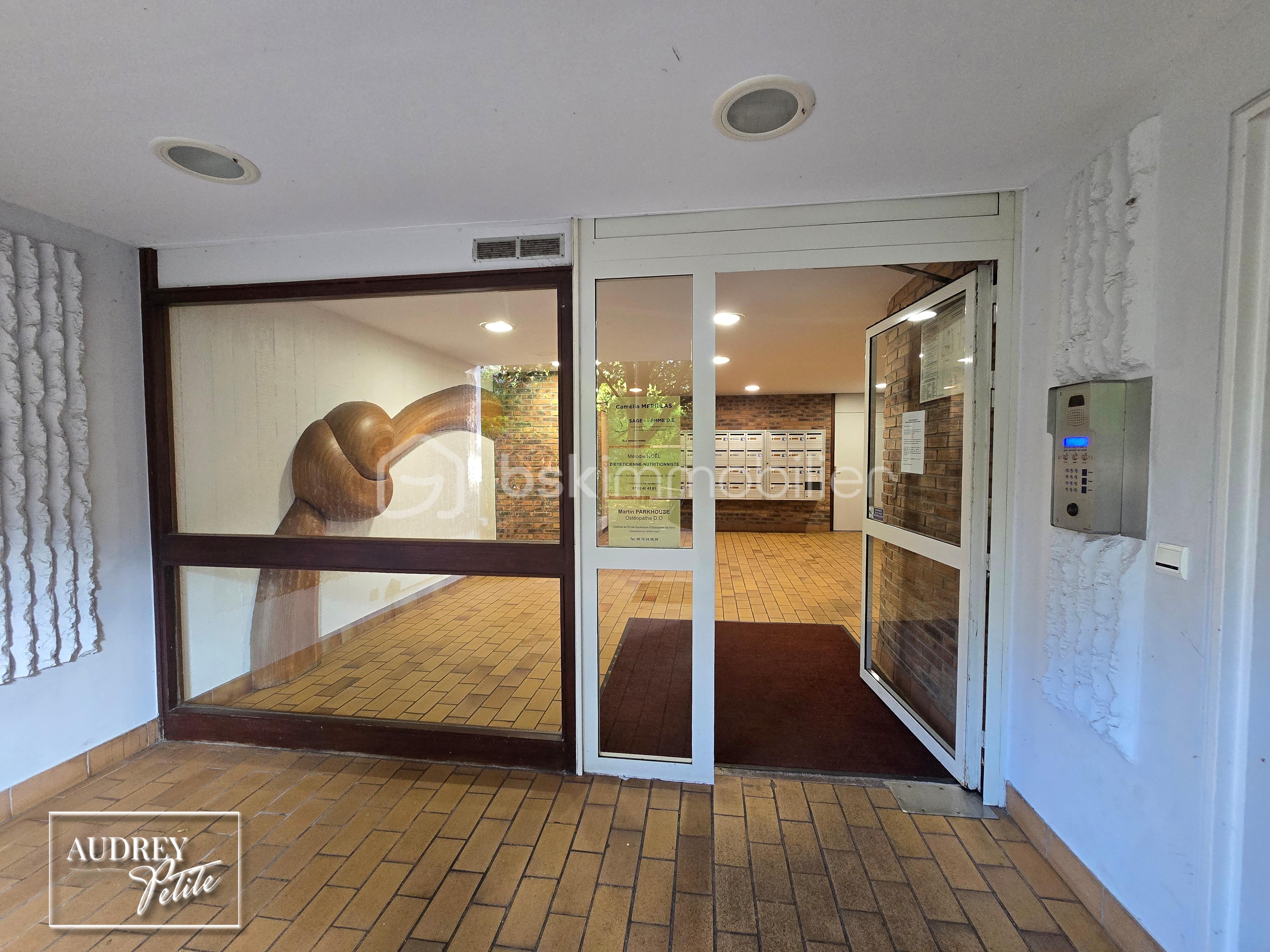 Appartement de 108 m² - 14 entree immeuble.jpg