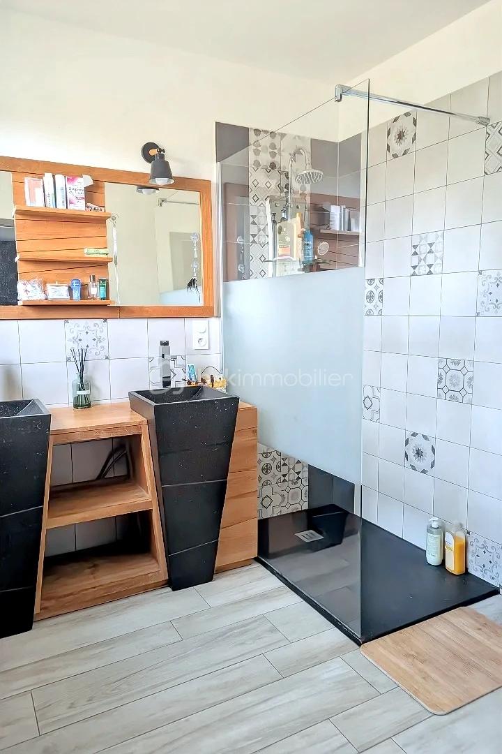 Maison traditionnelle de 160 m² - hoqi-9bff202906dd412da1ec6dcbacf8edb9.jpg
