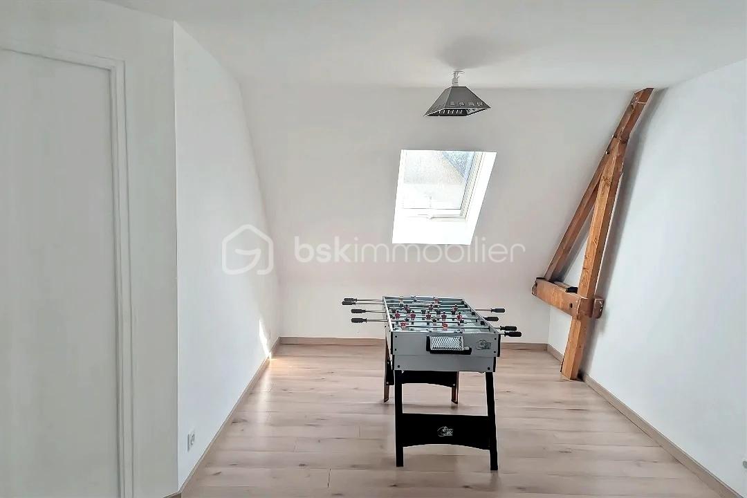 Maison traditionnelle de 160 m² - hoqi-72ca10bdb8c143089efac8039879d726.jpg