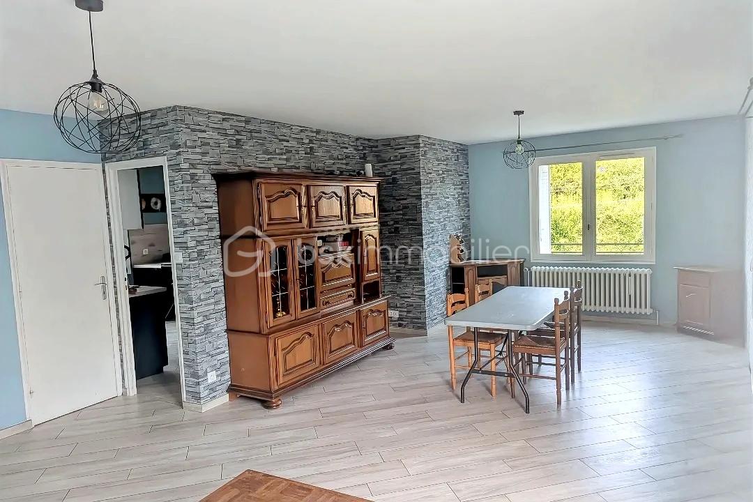 Maison traditionnelle de 160 m² - hoqi-bc0f4d2e606f479fb2b7717d9338621e.jpg