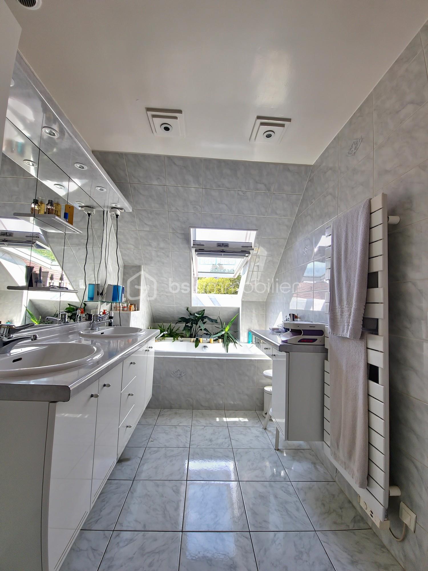 24 SDB SE WC 1ER a.jpg