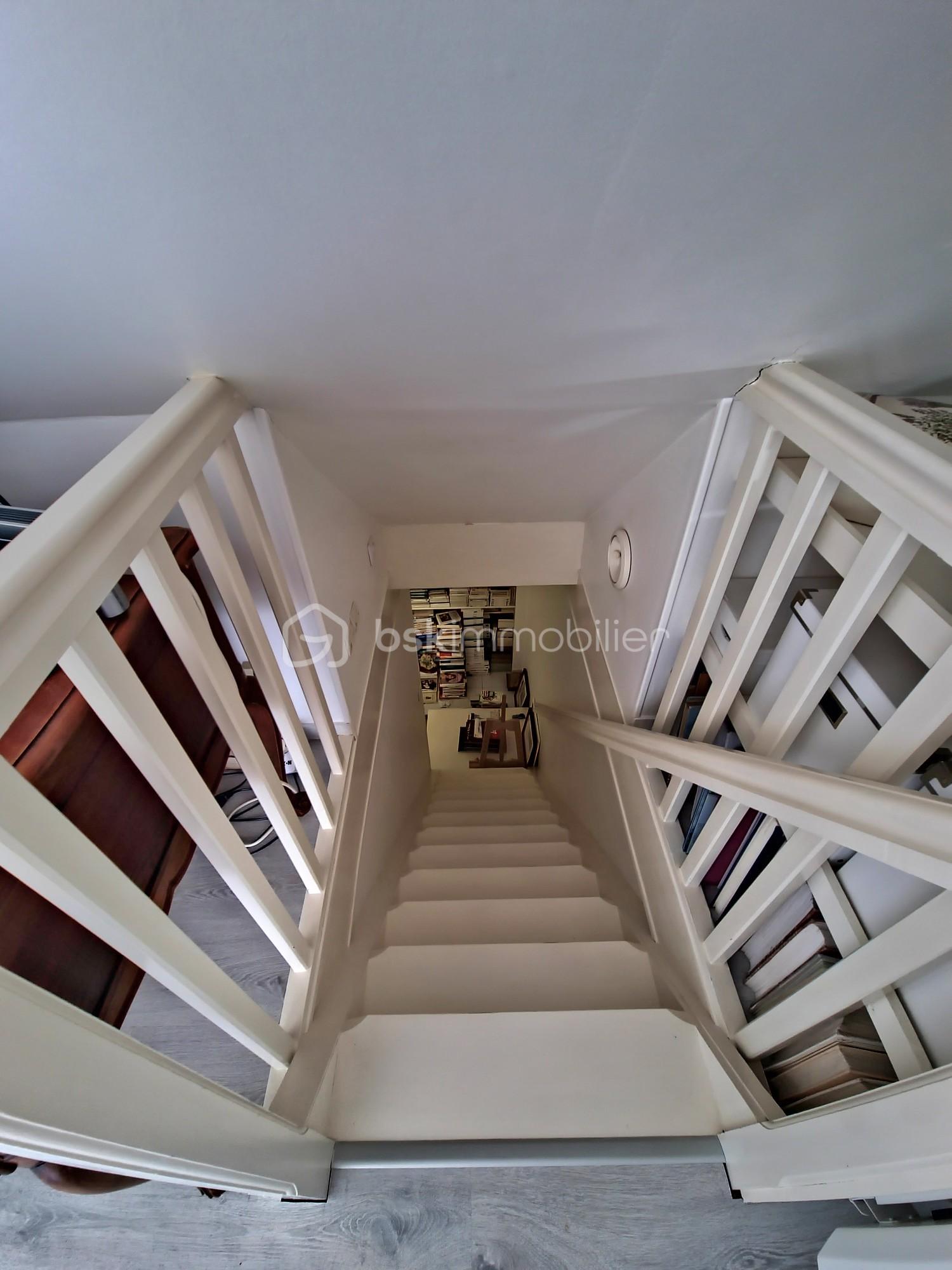 26 Escalier combles.jpg
