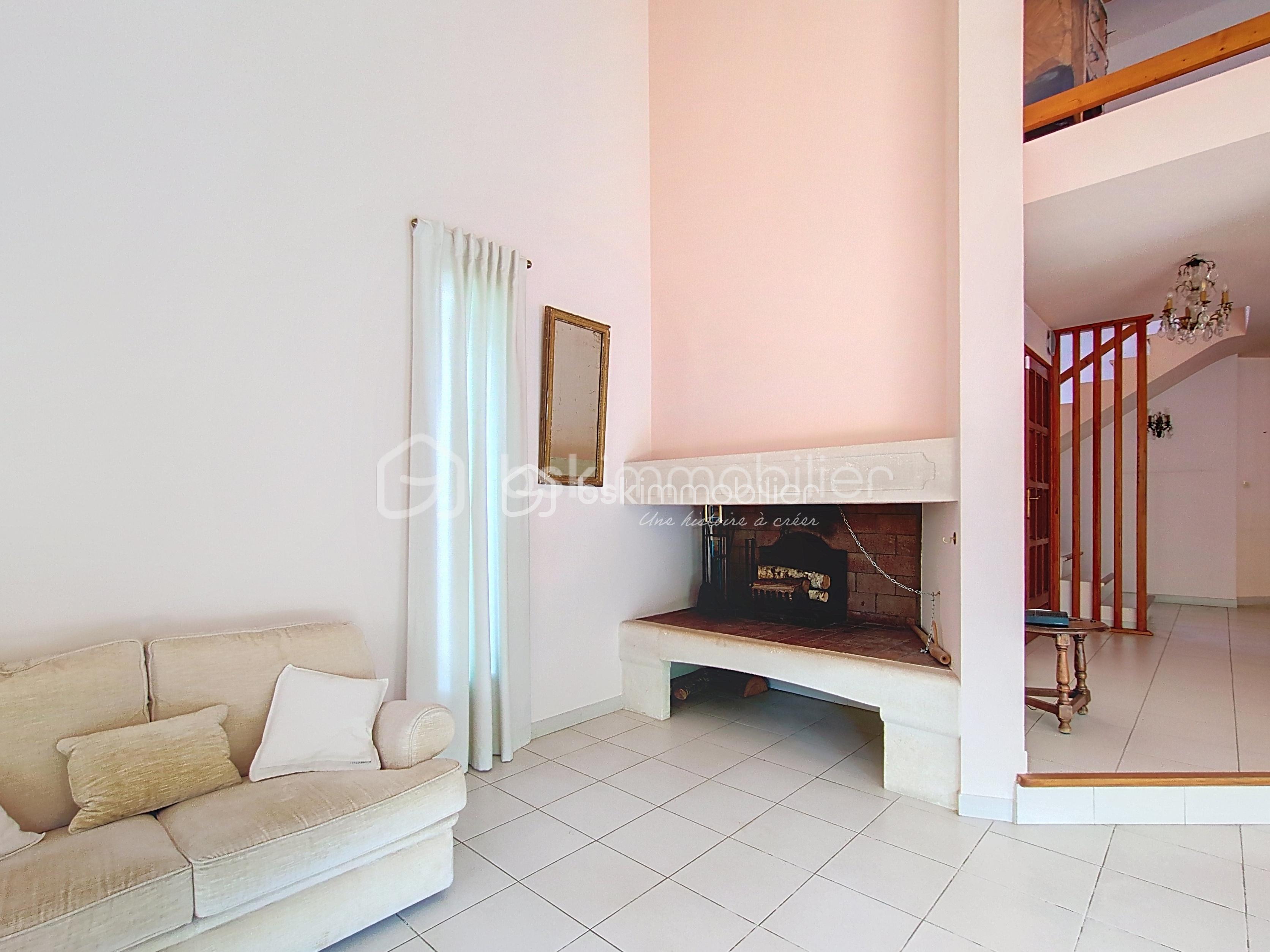 Maison de 147 m² - coin cheminée .jpg