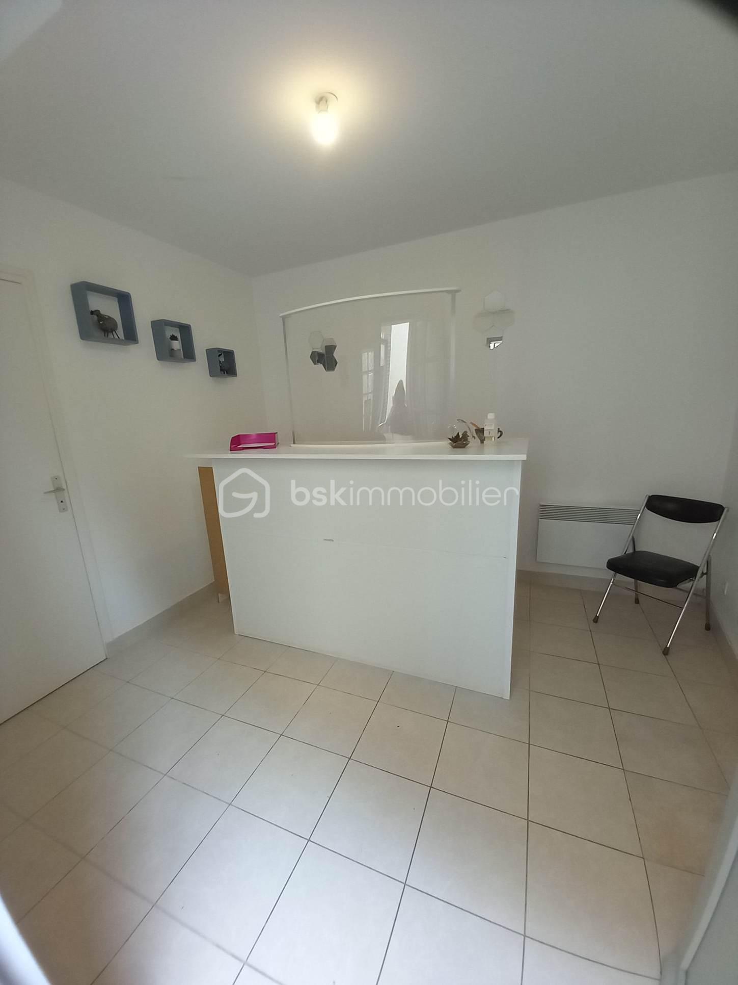 Immeuble mixte de 400 m² - 356209630_1218166855508757_2688228810587236879_n.jpg