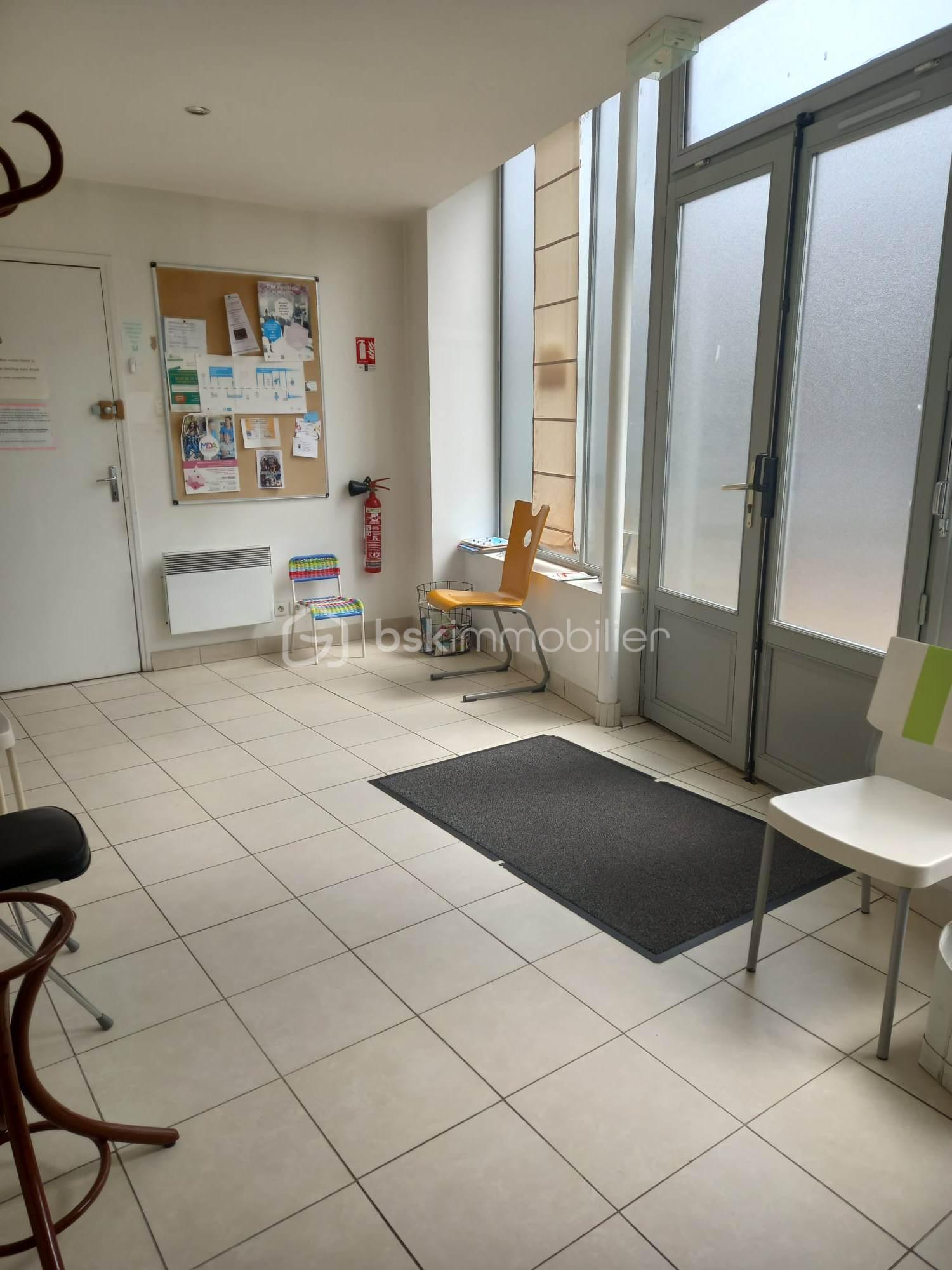 Immeuble mixte de 400 m² - 355899018_1016223332874014_1295602337740769686_n.jpg