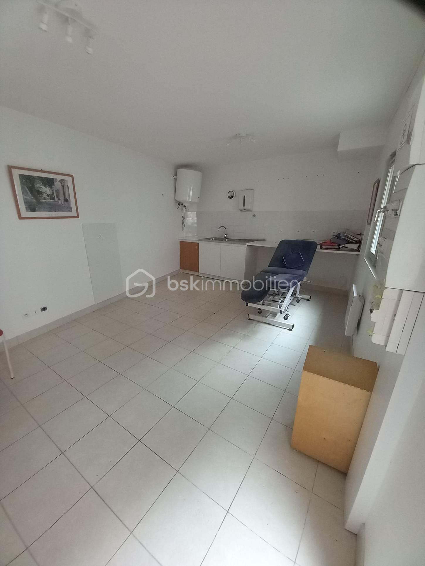 Immeuble mixte de 400 m² - 355595381_1669320870252657_2231340541915588945_n.jpg