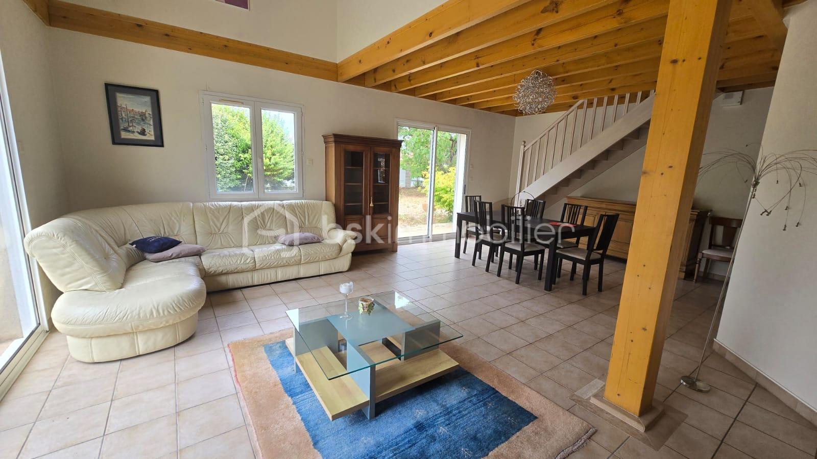 Pavillon de 186 m² - SALON GRAND ANGLE.jpg