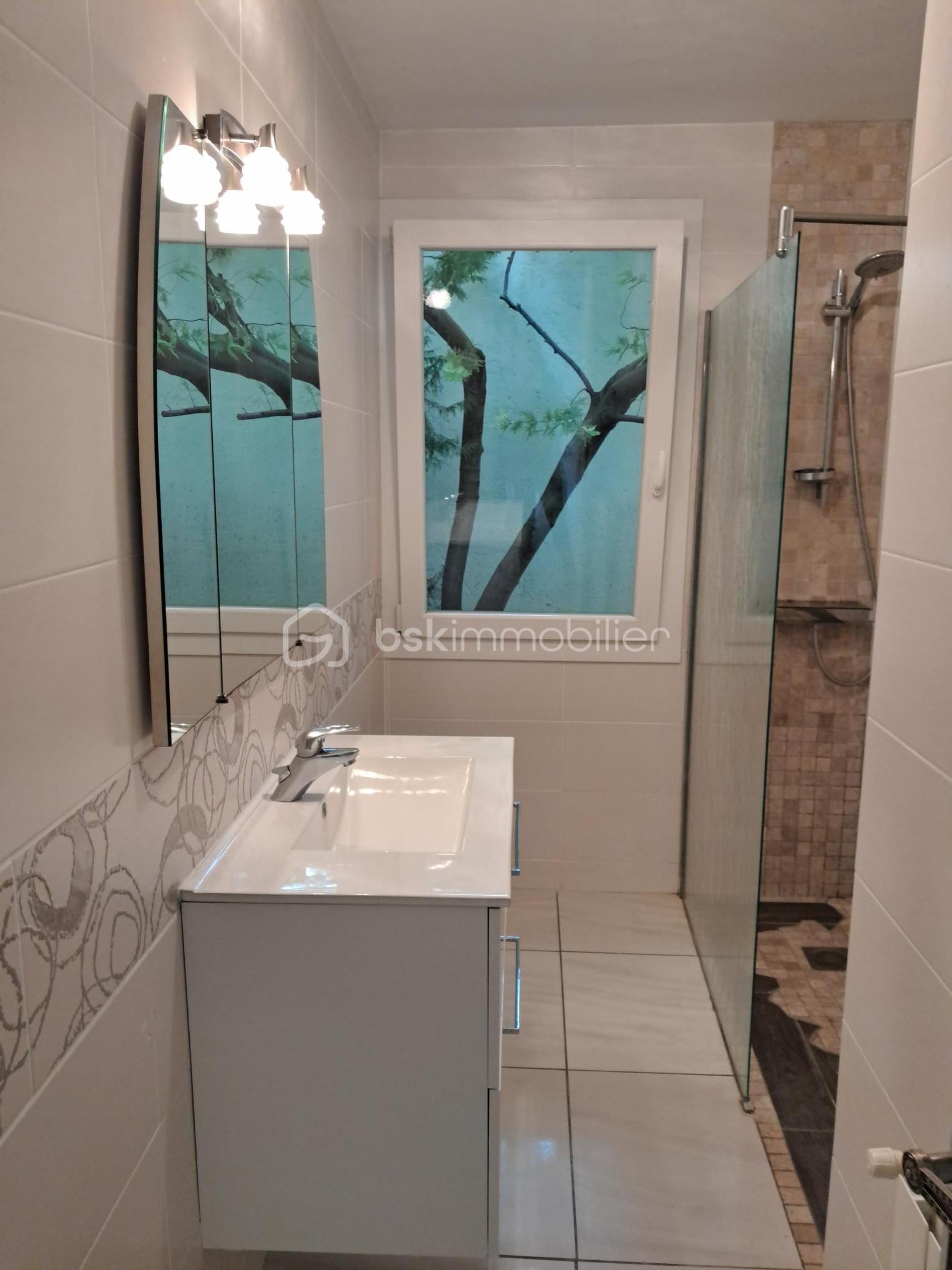 Maison d architecte de 170 m² - 7c-sdb bas.jpg