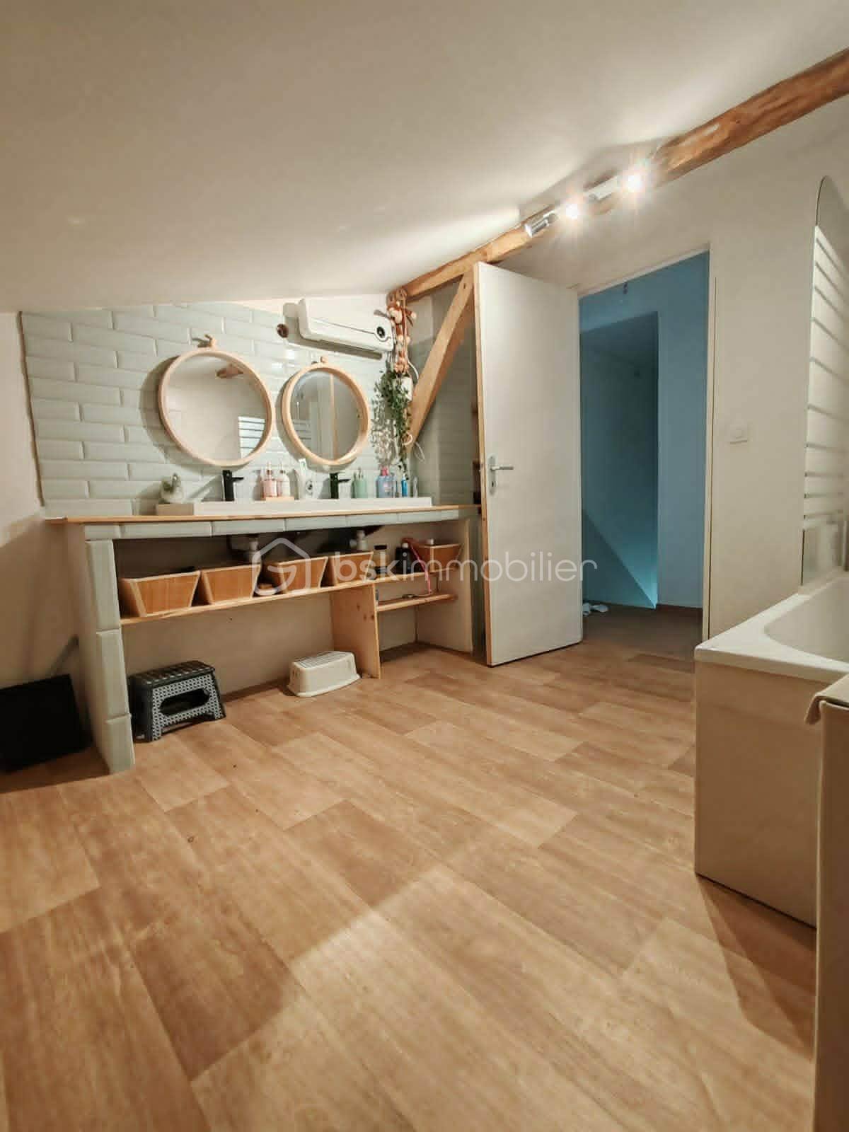 b5388e66-4dde-4de1-bd90-1e360b5238b0.jpg
