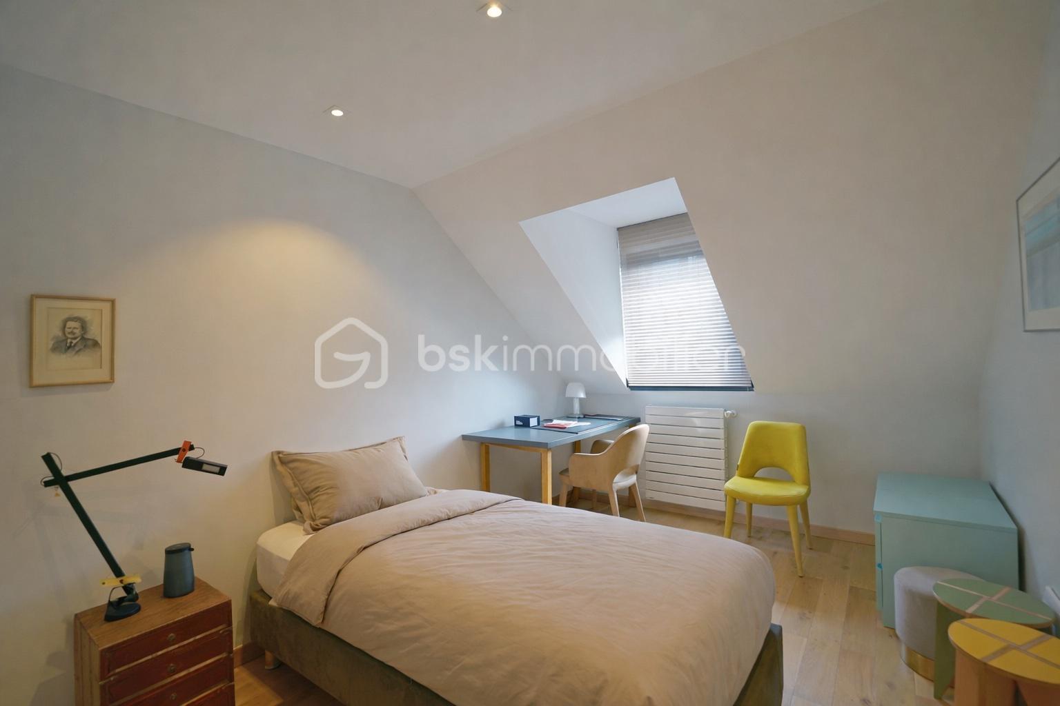 Chambre cosy sous plafond incliné.jpg