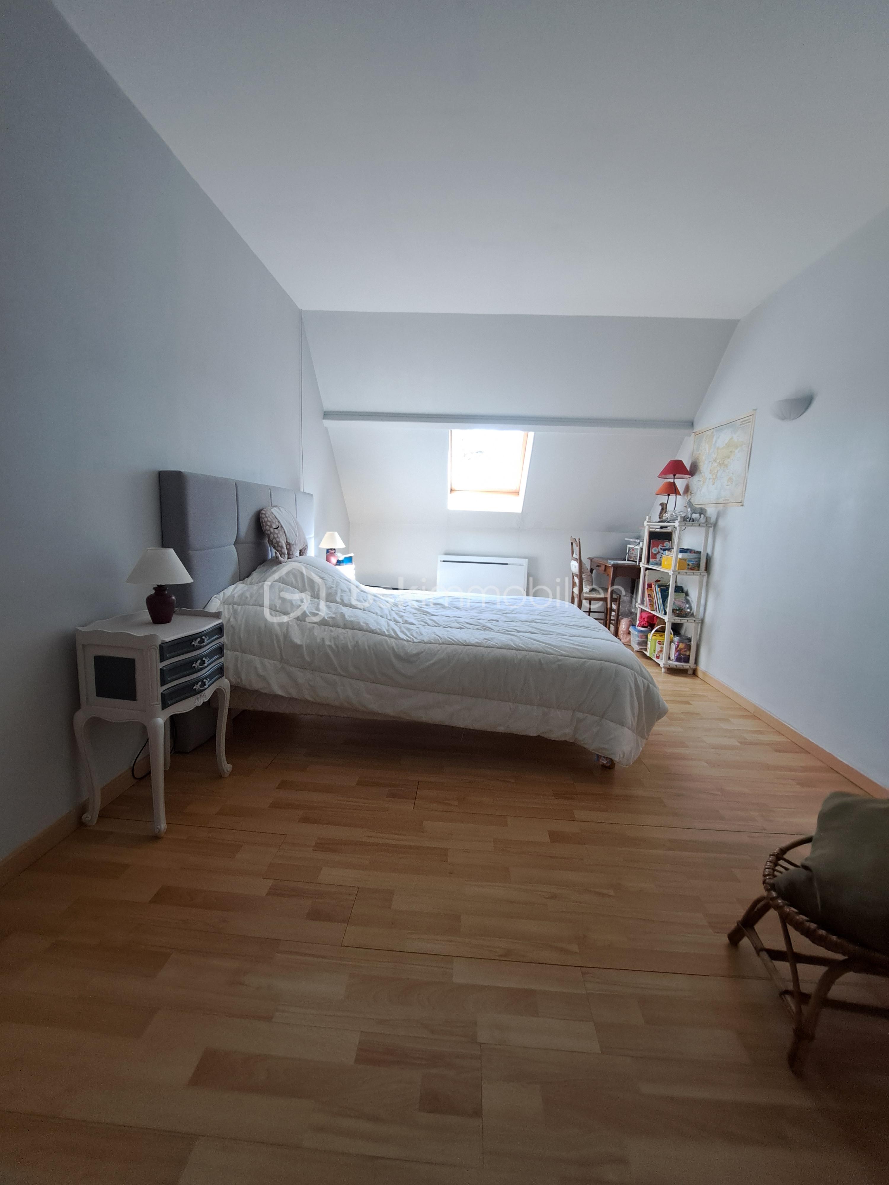 Chambre 2 étage.jpg