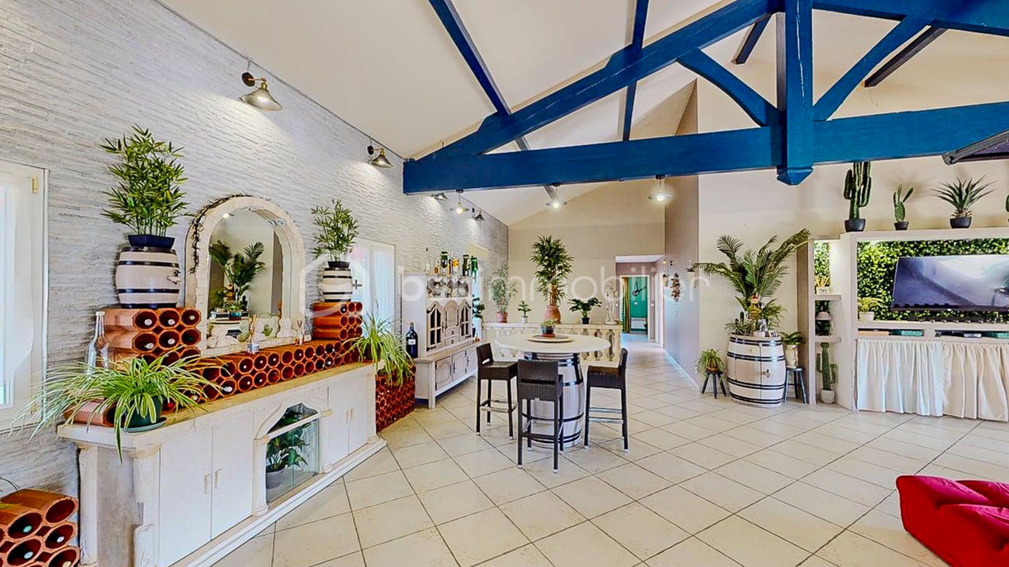 Maison de 311 m² - Maison-6-chambres-avec-piscine-Vue-panoramique-sur-les-Pyrenees-11222025_141750.jpg