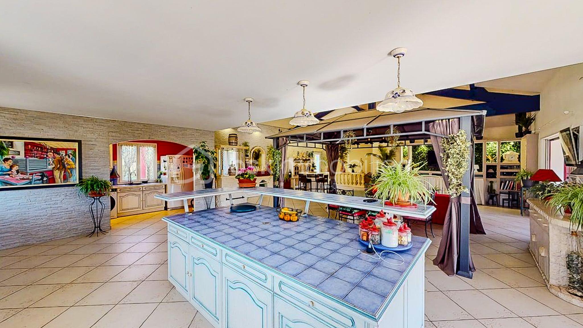 Maison de 311 m² - Maison-6-chambres-avec-piscine-Vue-panoramique-sur-les-Pyrenees-11222025_141727.jpg