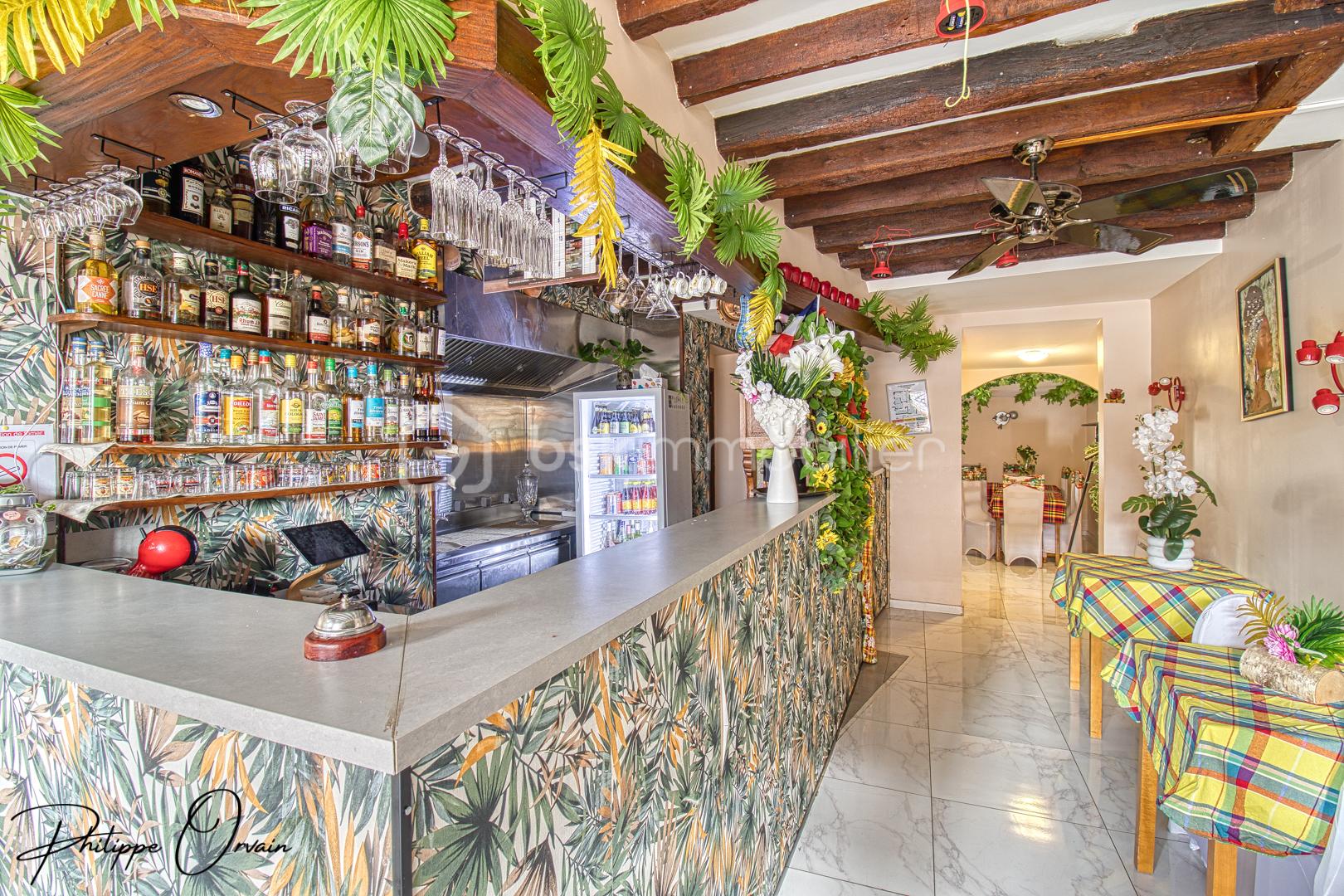 Local d'activités de 292 m² - IMG_8477_79.jpg