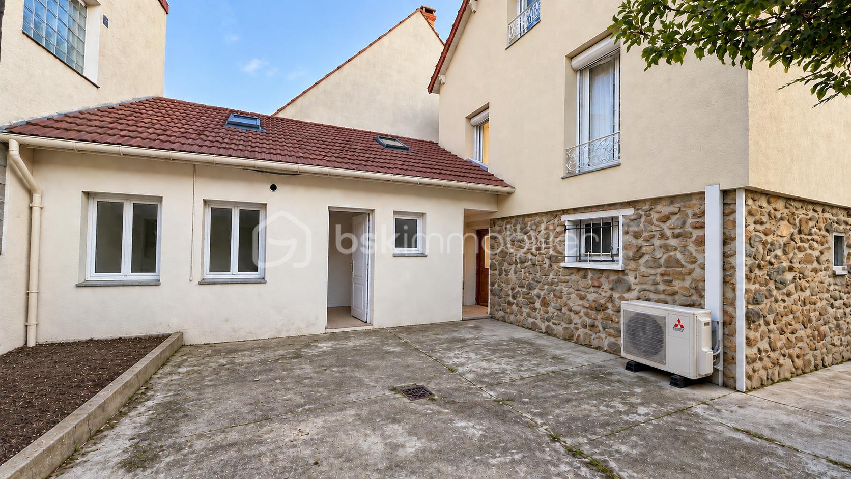 12-Studio + Maison extérieur.png