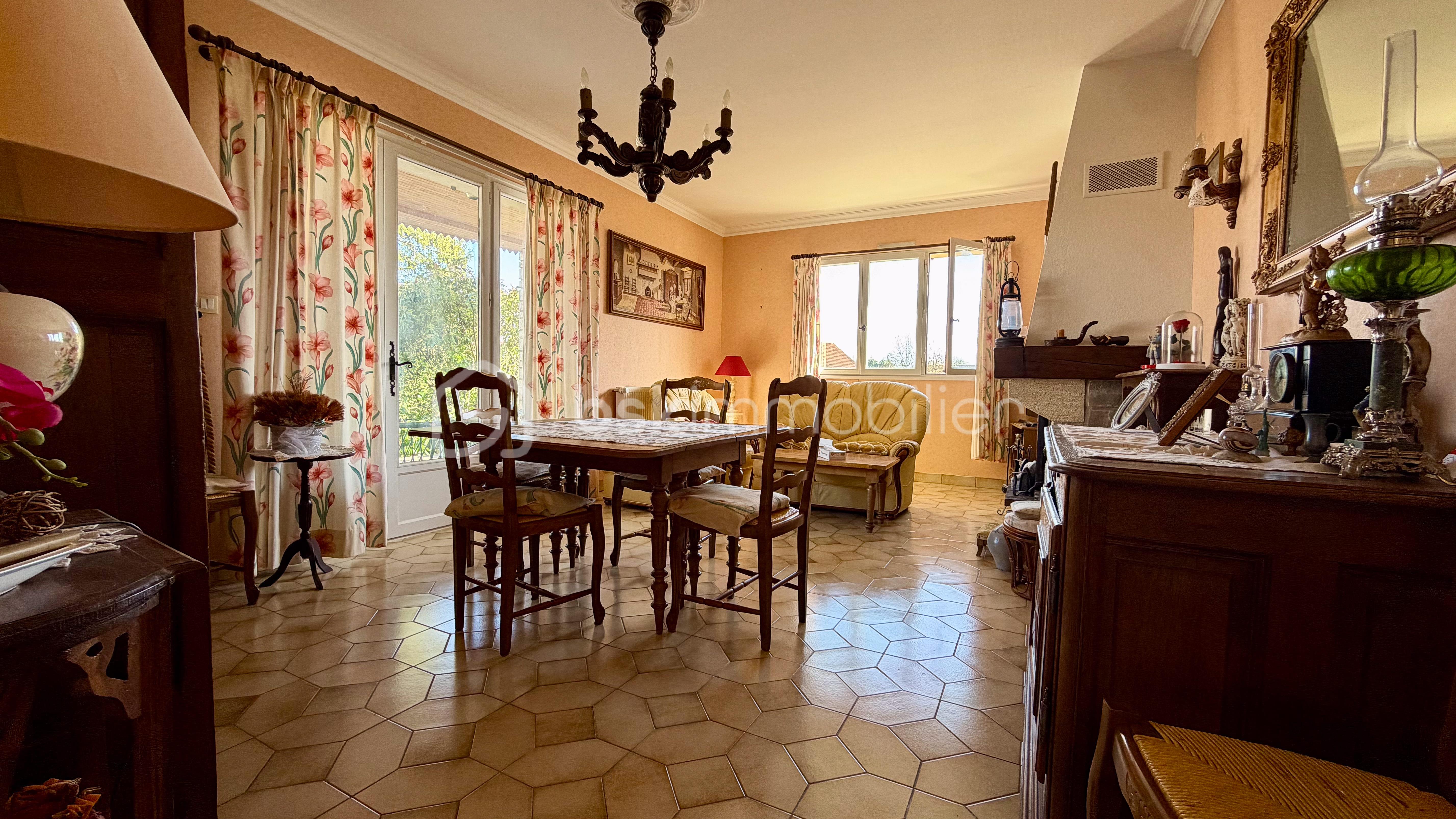 SALLE à MANGER et SALON.jpg