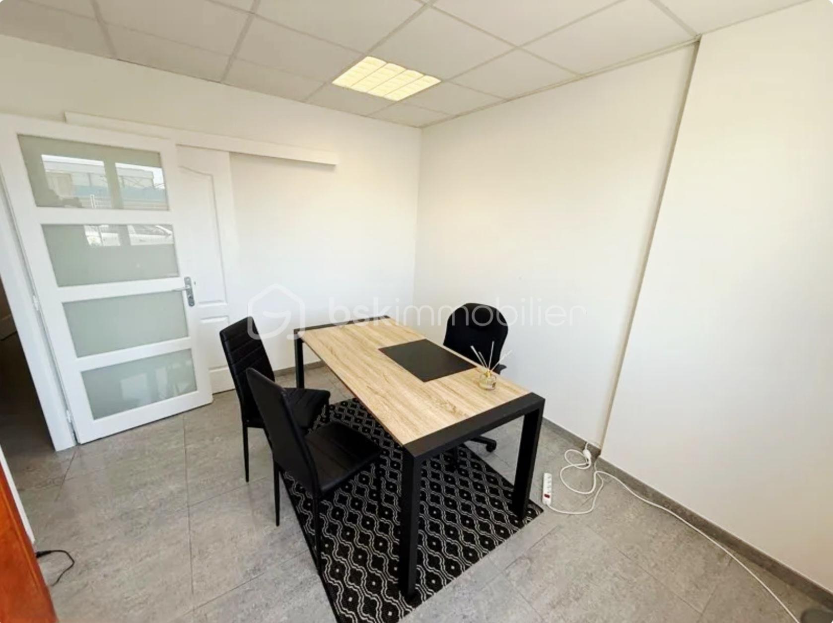 Bureau de 14 m² - Screenshot_20250621_010113_Facebook.jpg
