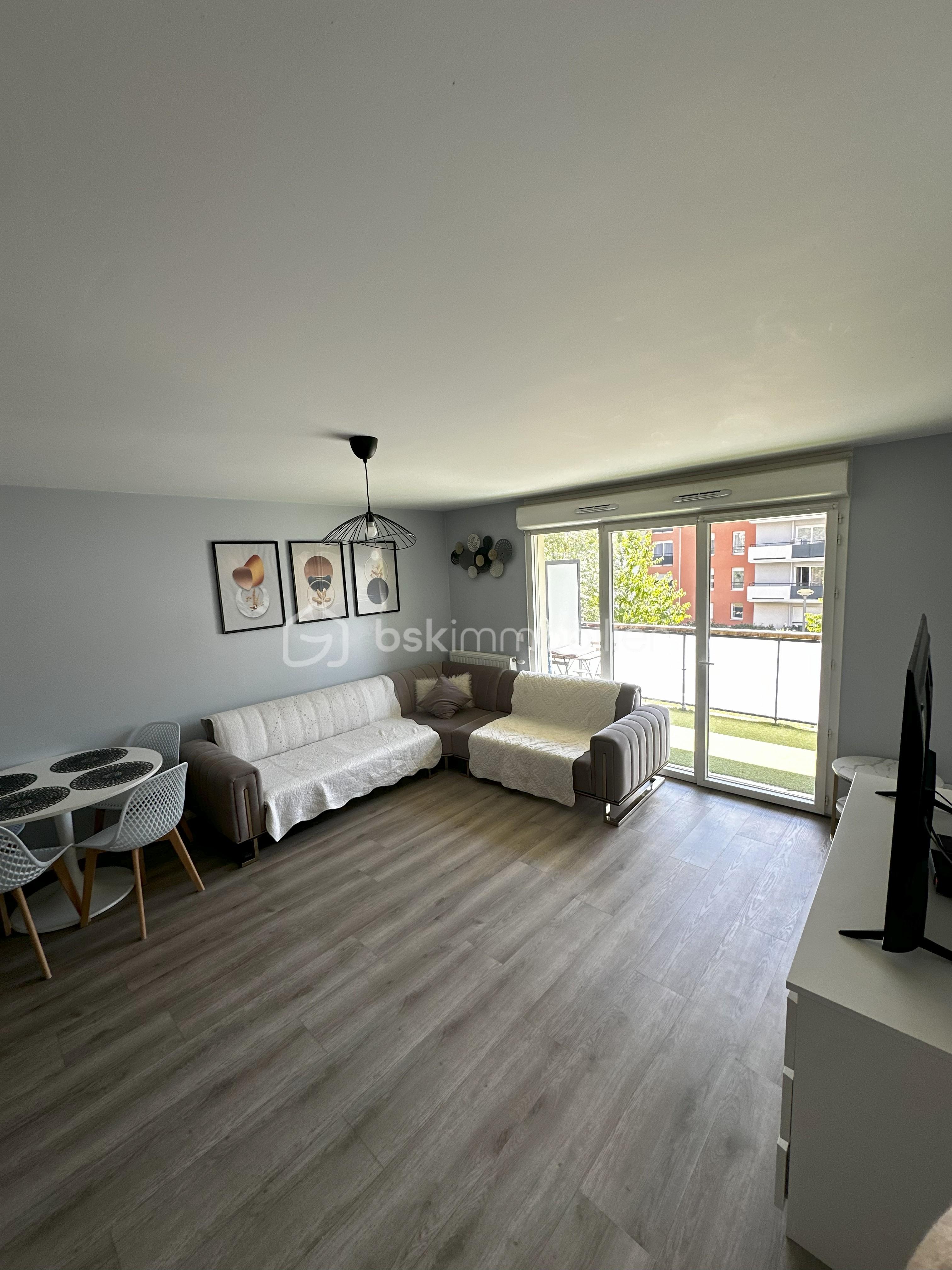 Appartement de 64 m² - CAMARAPHOTOSALON2.jpg