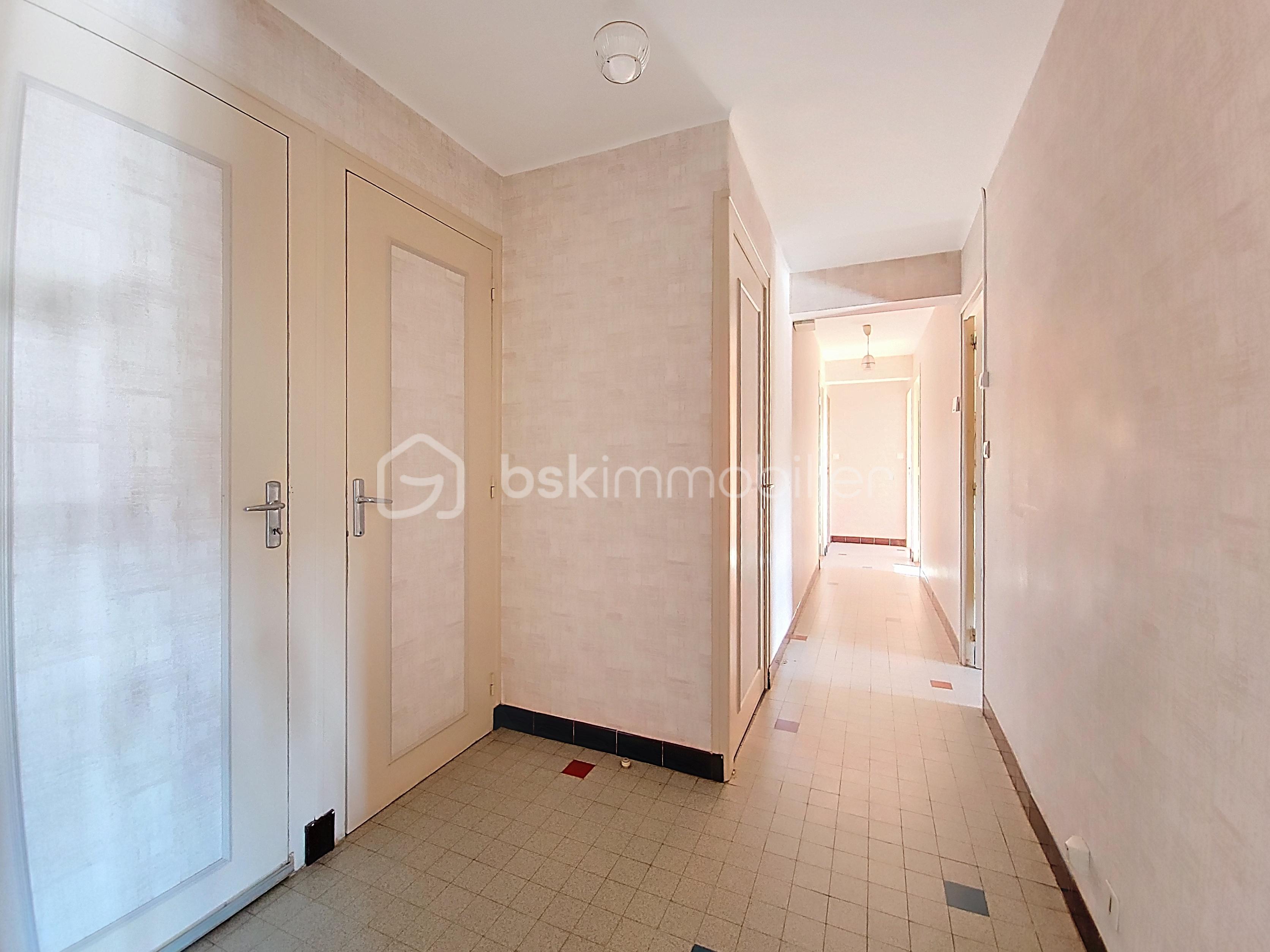 Maison traditionnelle de 119,80 m² - Couloir.jpg