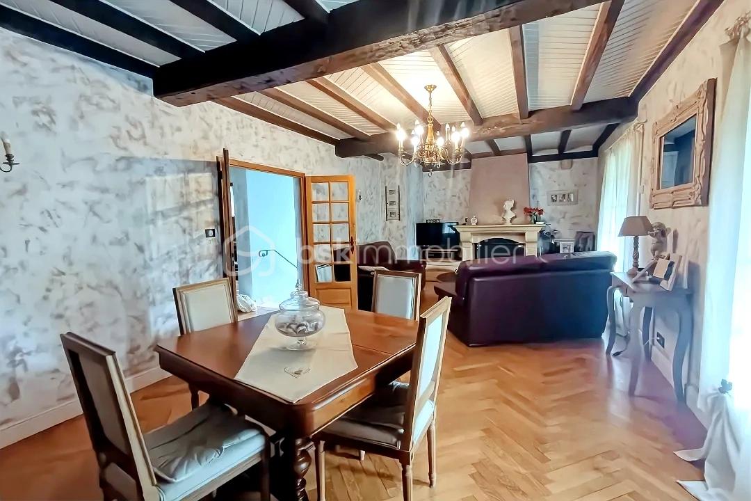 Maison de 178 m² - hoqi-9e9d1d1463fb4e86bdbe21472523e6e0.jpg
