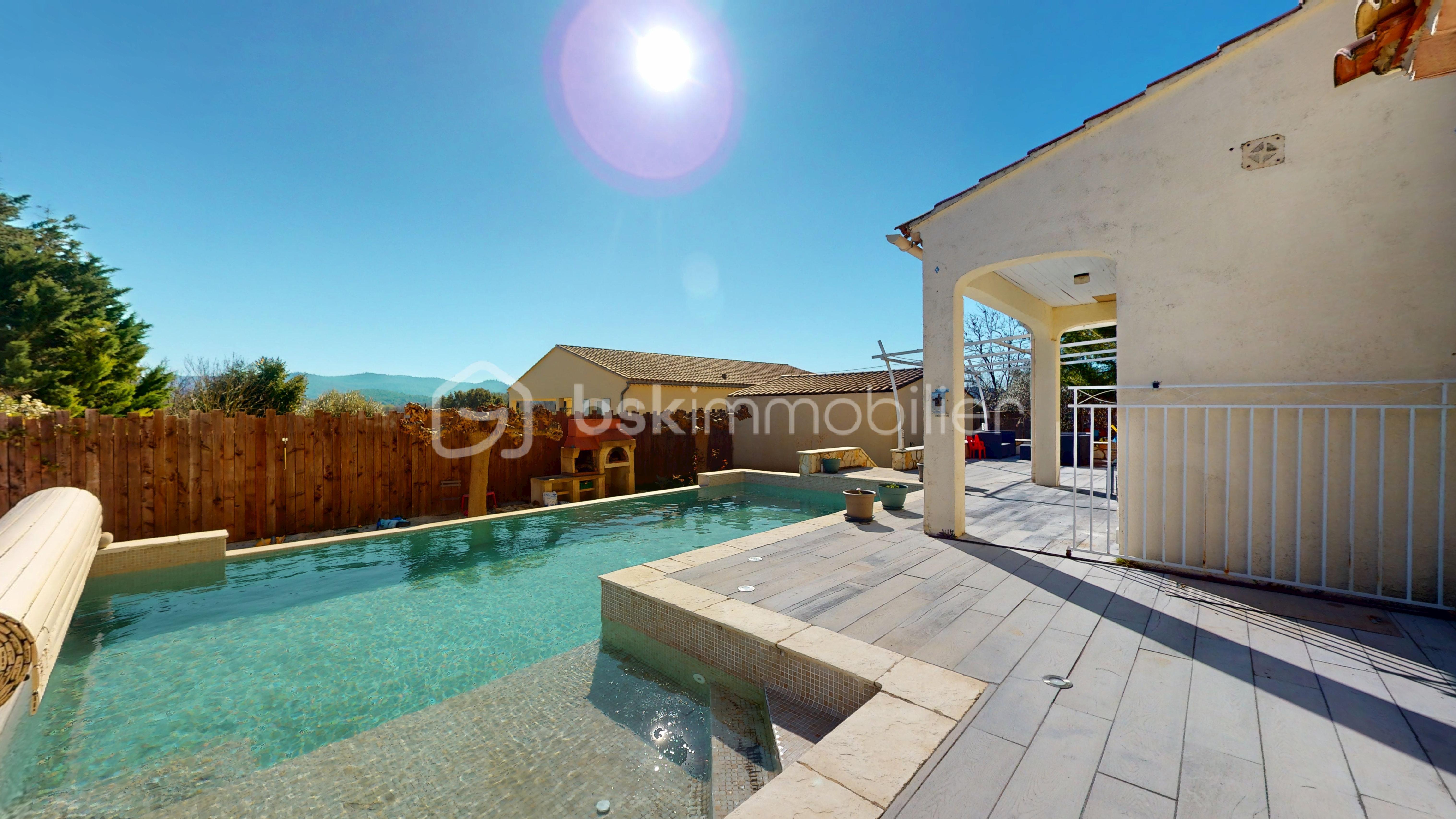 Villa de 155,97 m² - Magnifique-villa-de-plain-pied-avec-piscine--09082025_160655.jpg