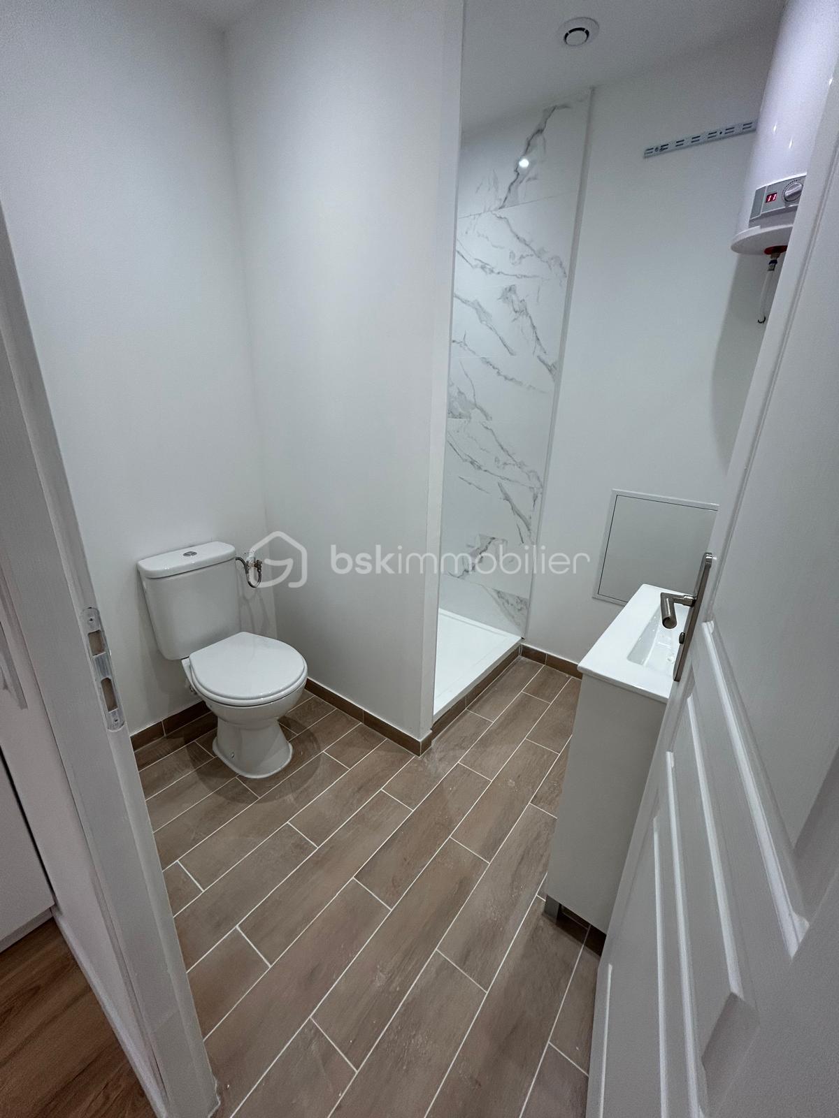 Immeuble mixte de 504 m² - IMG-20251028-WA0048.jpg