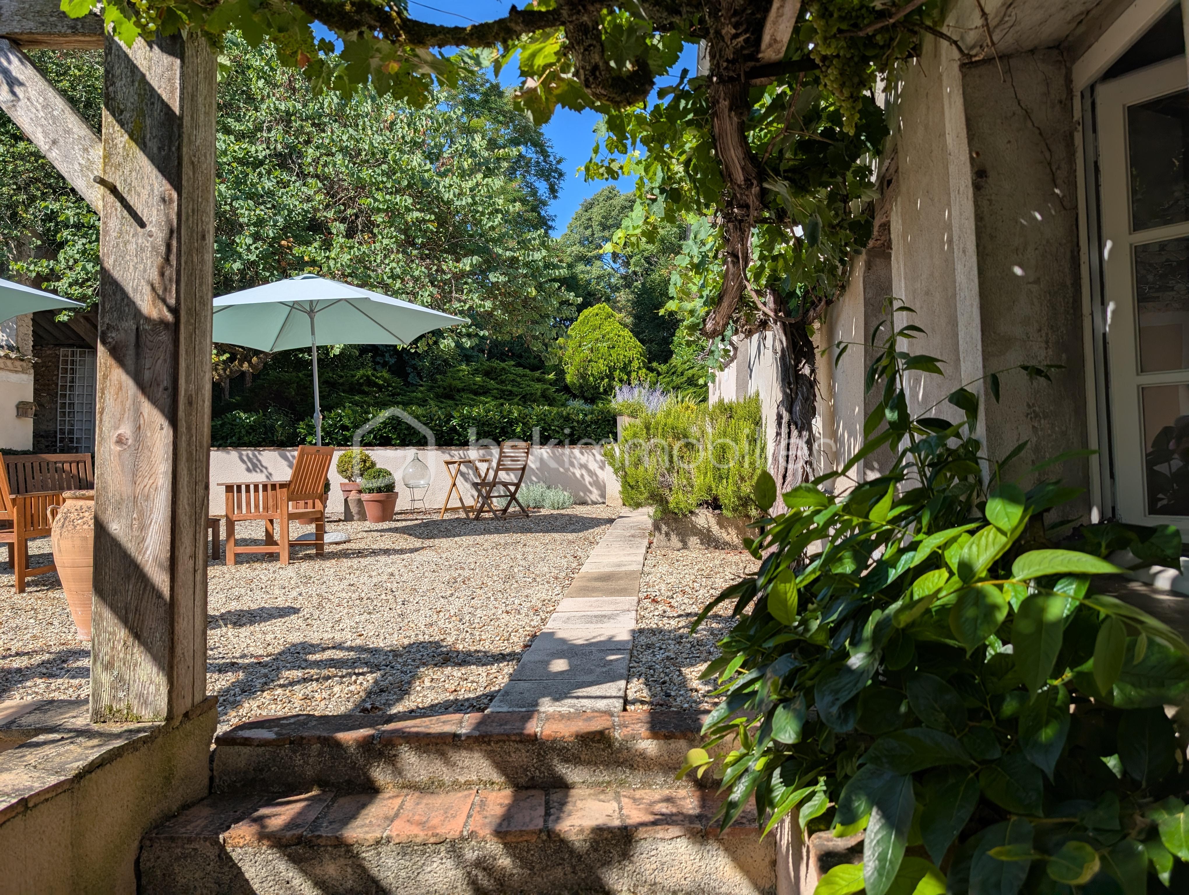 Maison de 296 m² - PXL_20250804_090722301.jpg