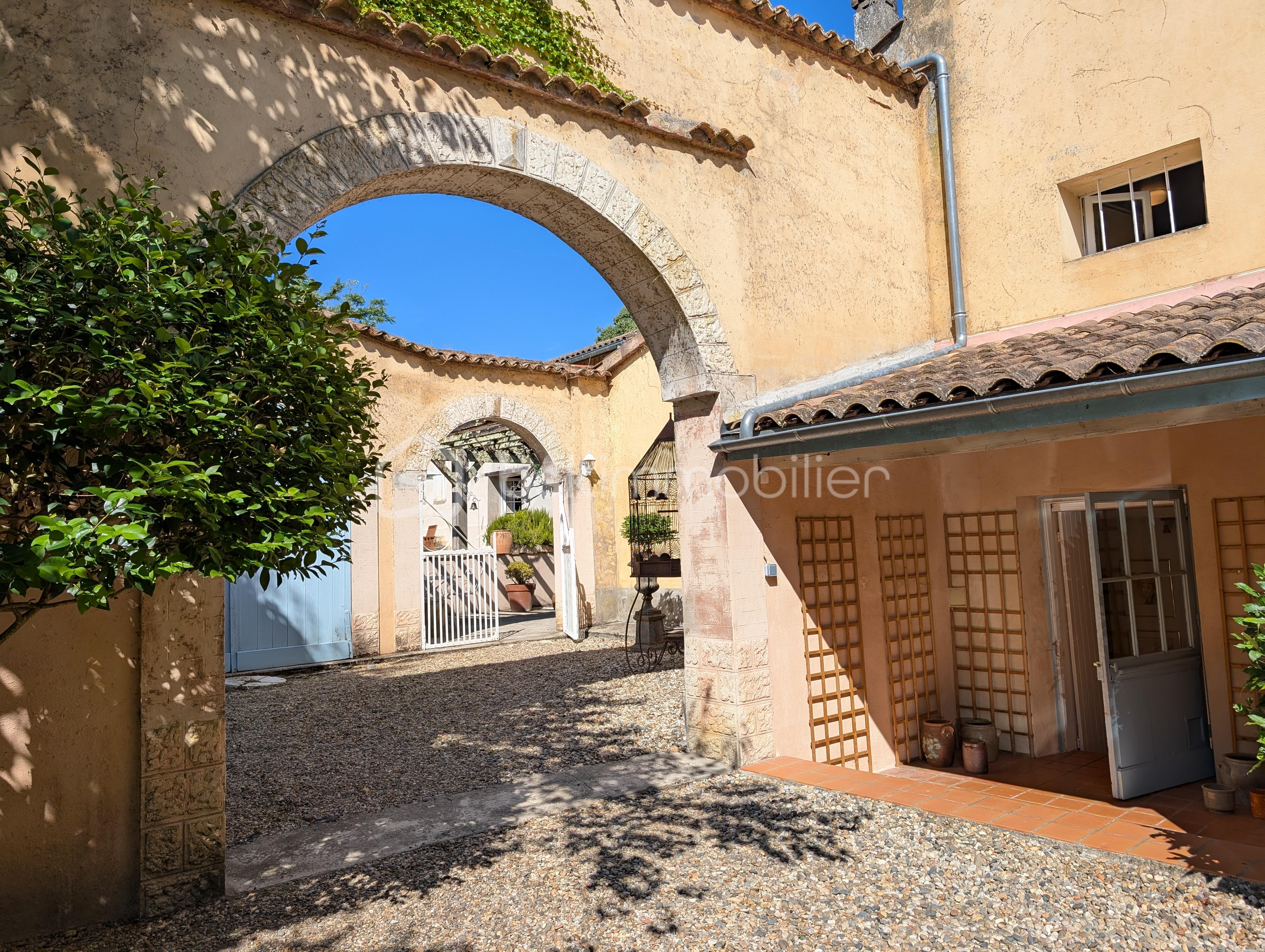 Maison de 296 m² - PXL_20250804_090218366.jpg