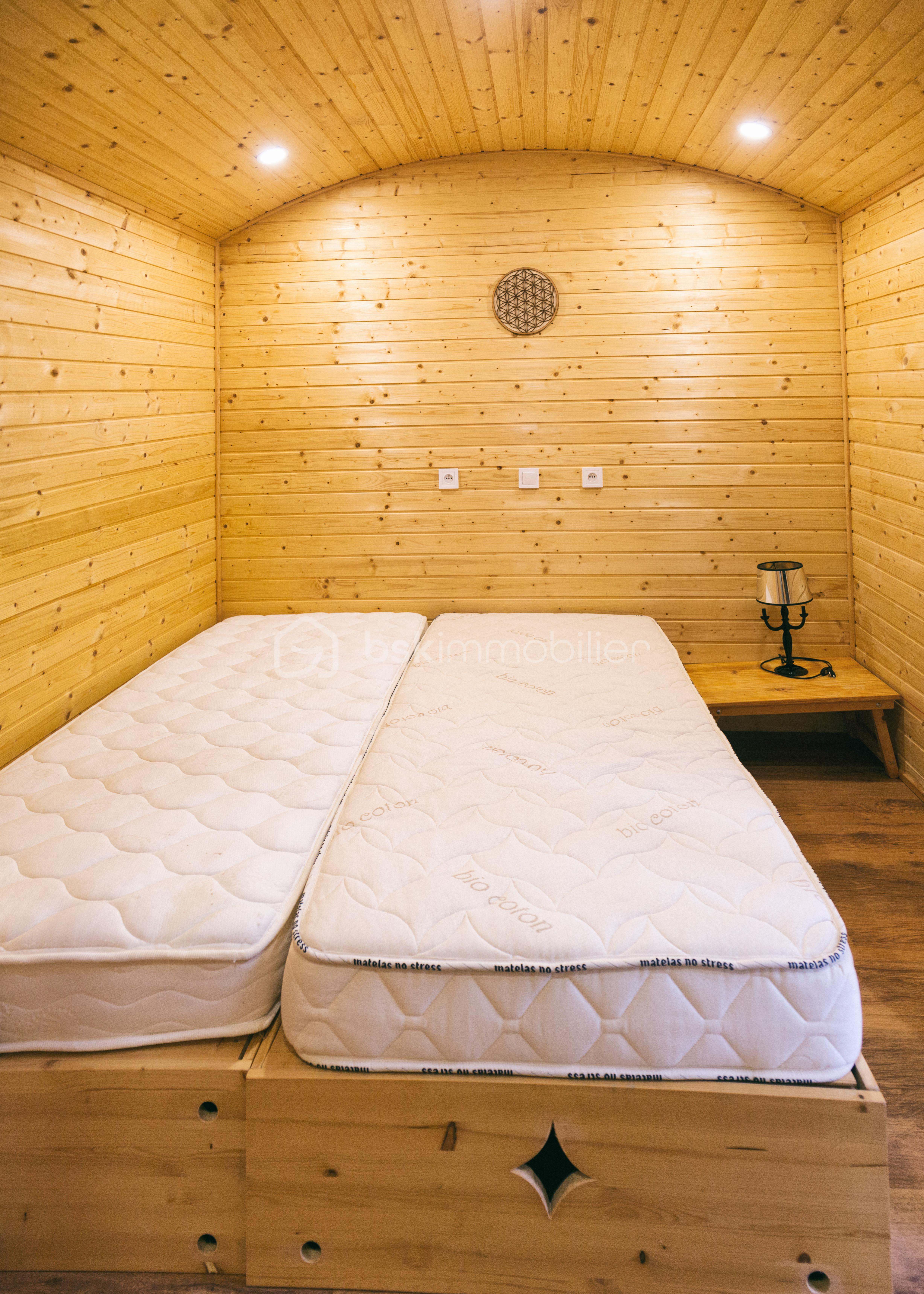 Chambre roulotte.jpg