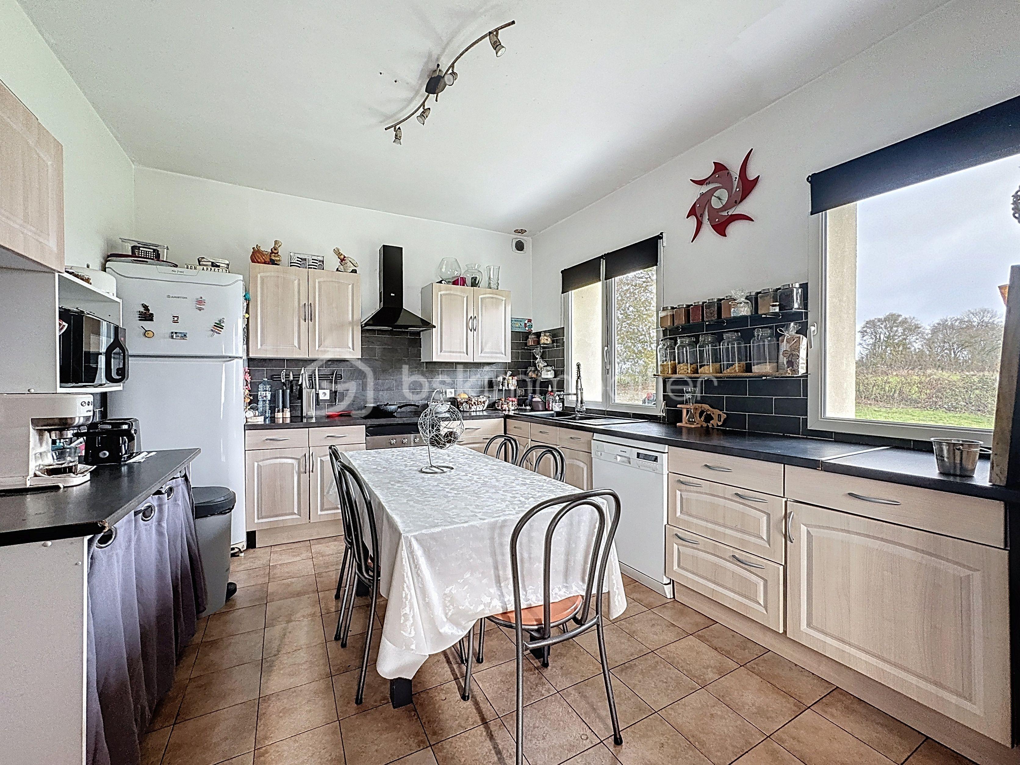 Maison de 183 m² - Cuisine vue Extérieur.jpg