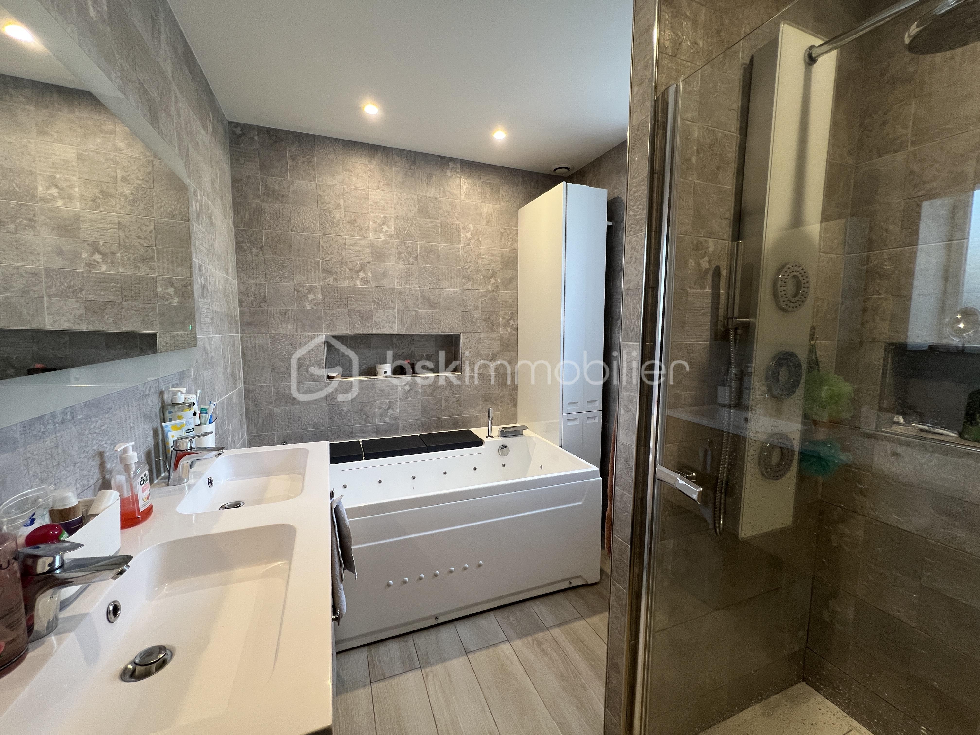 Maison ancienne de 109 m² - NICOLAS VAN DE WALLE GAMBAIS PERDREAUVILLE MADAME PUY 16.JPG